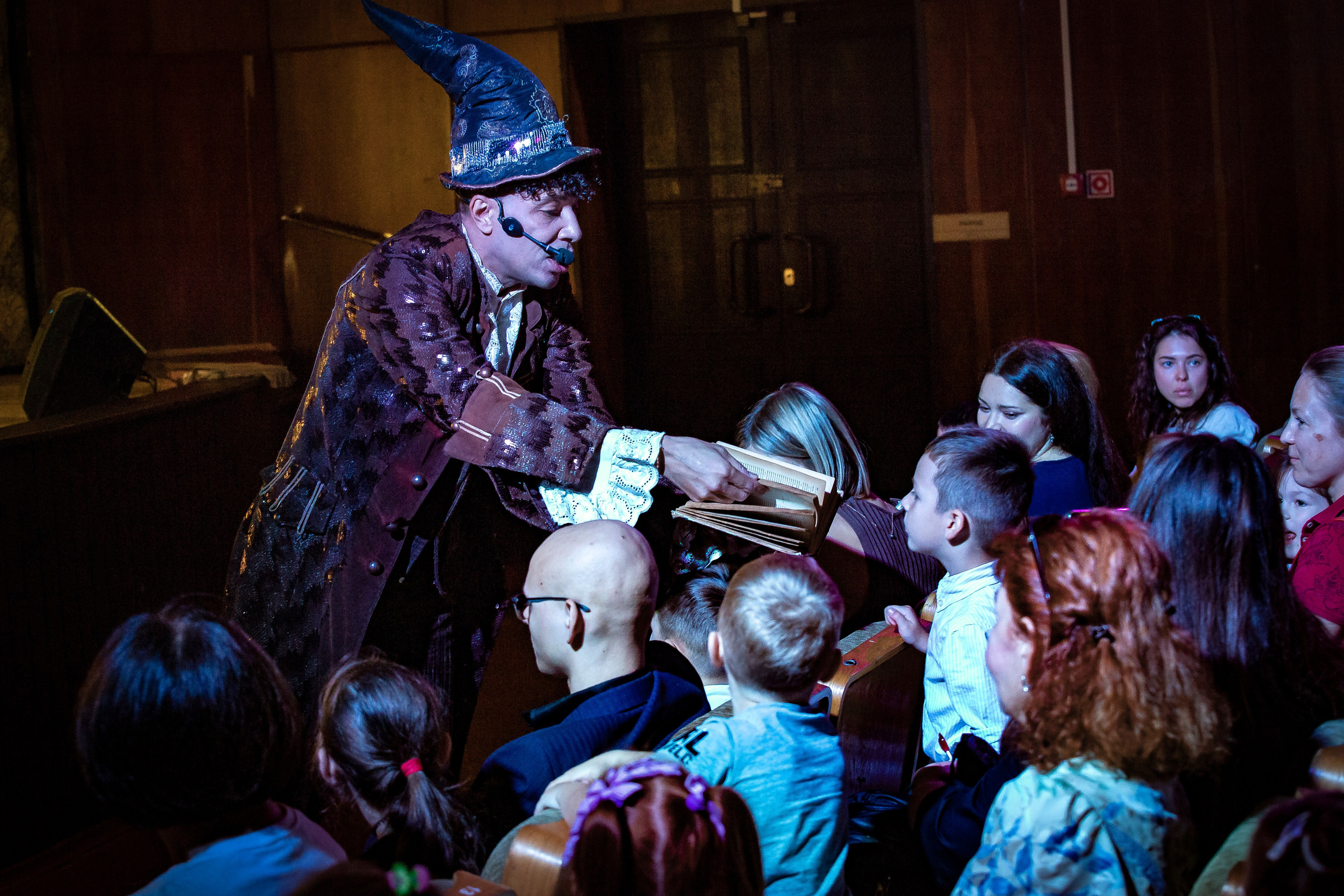 Маленькая ведьма спектакль театра Саквояж. Фотограф в Сочи Юрий Шептаев