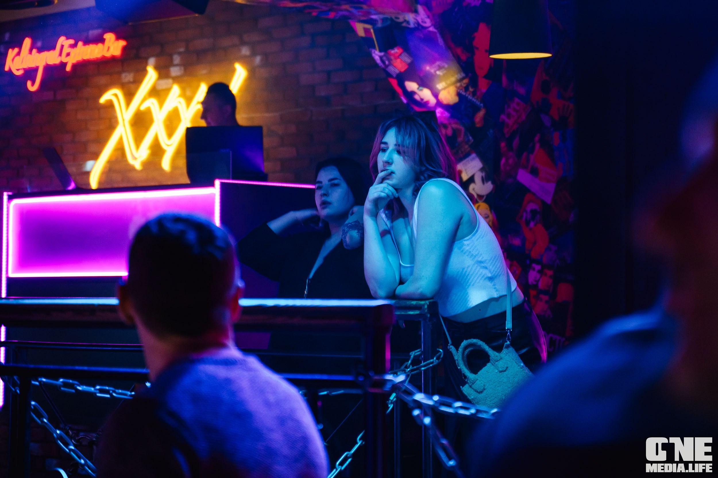 Пятничная туса в XxxX. One Media Life: фоторепортажи, фотоотчеты с мероприятий и заведений