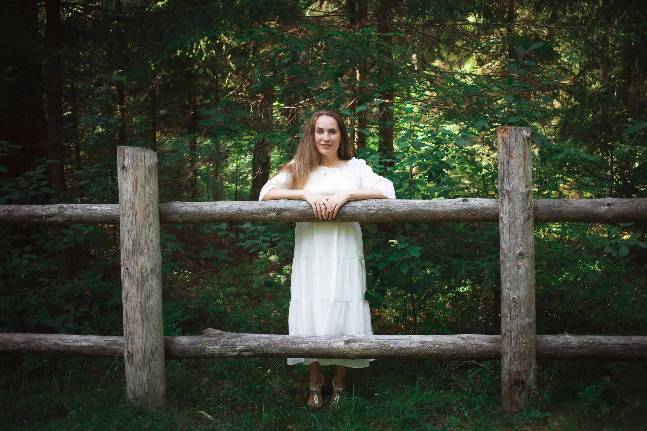 Лесная история: фотопрогулка на природе в Санкт-Петербурге. Портретные фотосессии, контент-съемки, репортаж