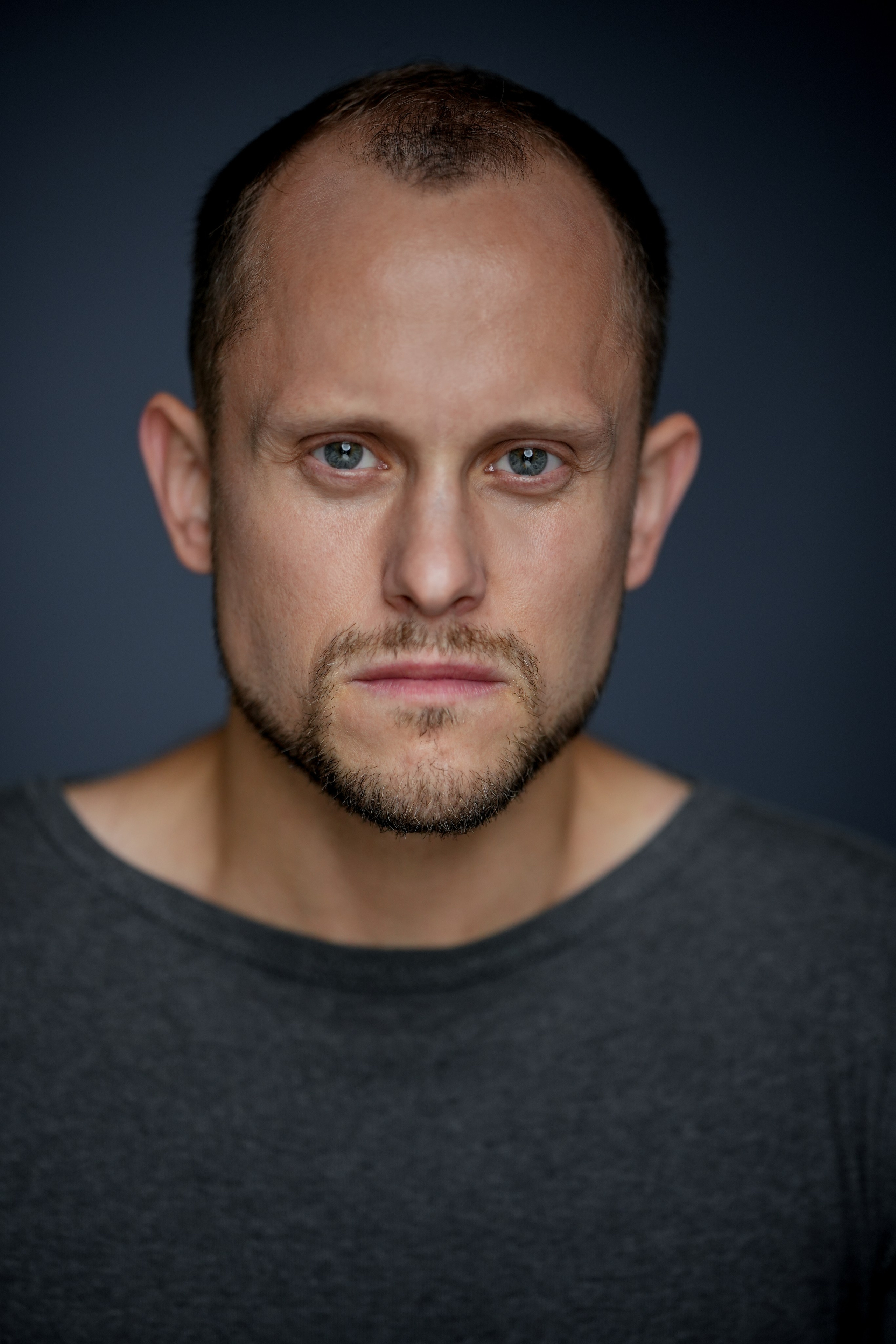 Актёр Роман Якимчук. Портретная съемка в Москве, студийный фотограф Игорь Фомин