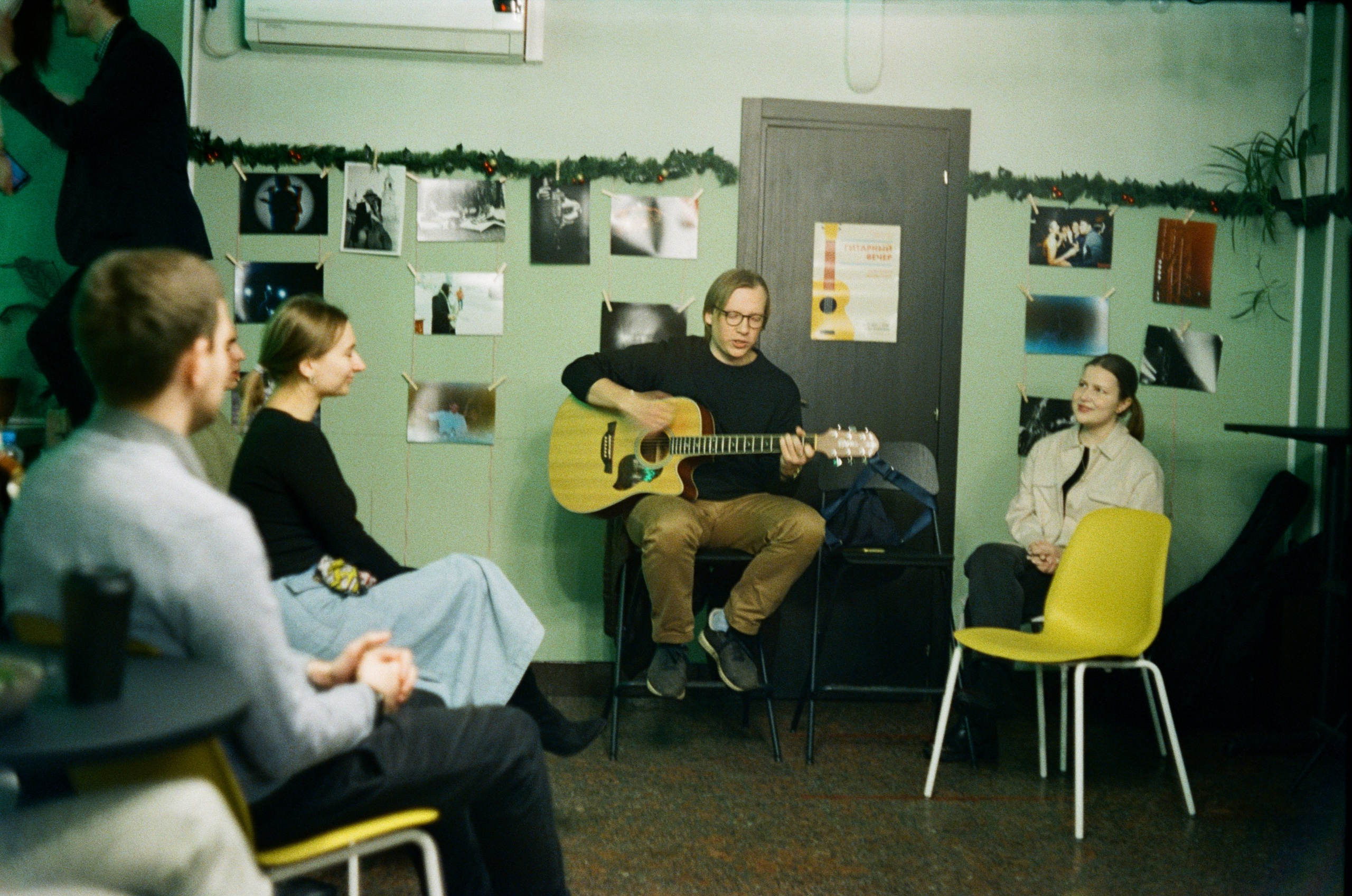 12.12.2021 // Гитара и фотография. Фотовыставки serebro.gallery, в которых автором можешь стать ты! | Москва