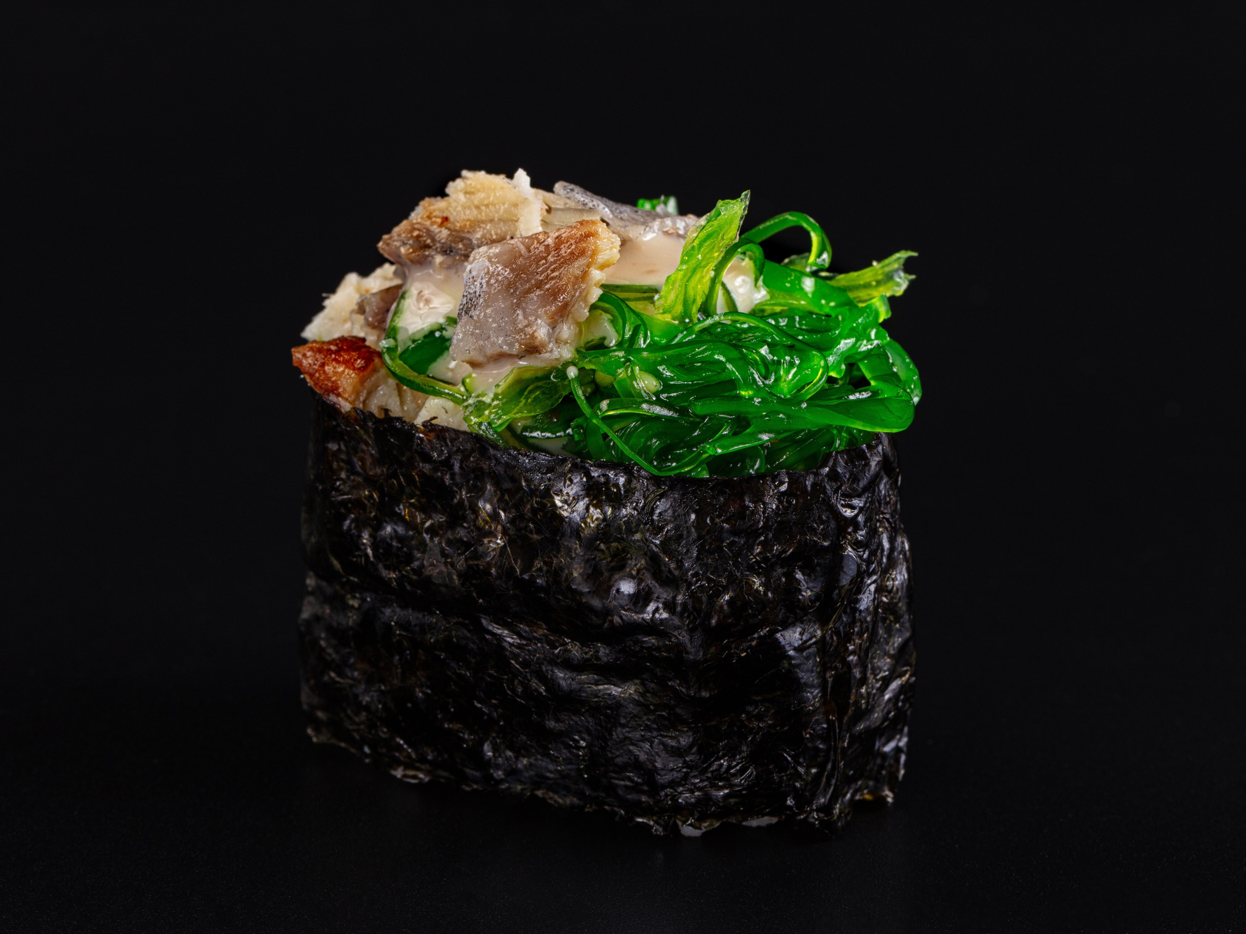 Фотосъемка суши и роллов. Заказ по тел.: +7 (906) 006-90-22. Фуд-фотограф Андрей Старостин — съемка еды в Москве. 9000 руб. в час