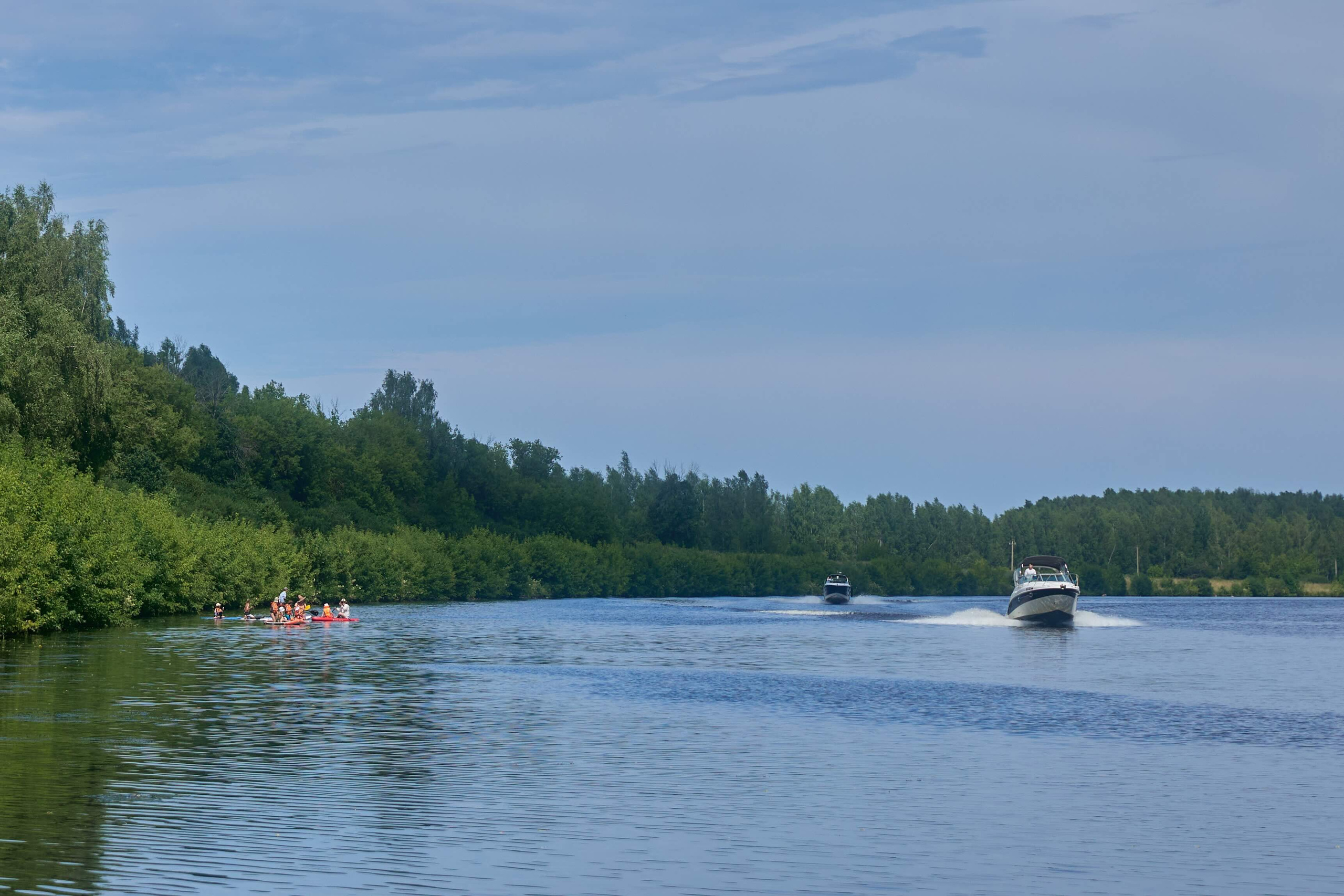 САП-заплыв в деревне: Семейная летняя фотосессия с живыми эмоциями | Magnifico Photo