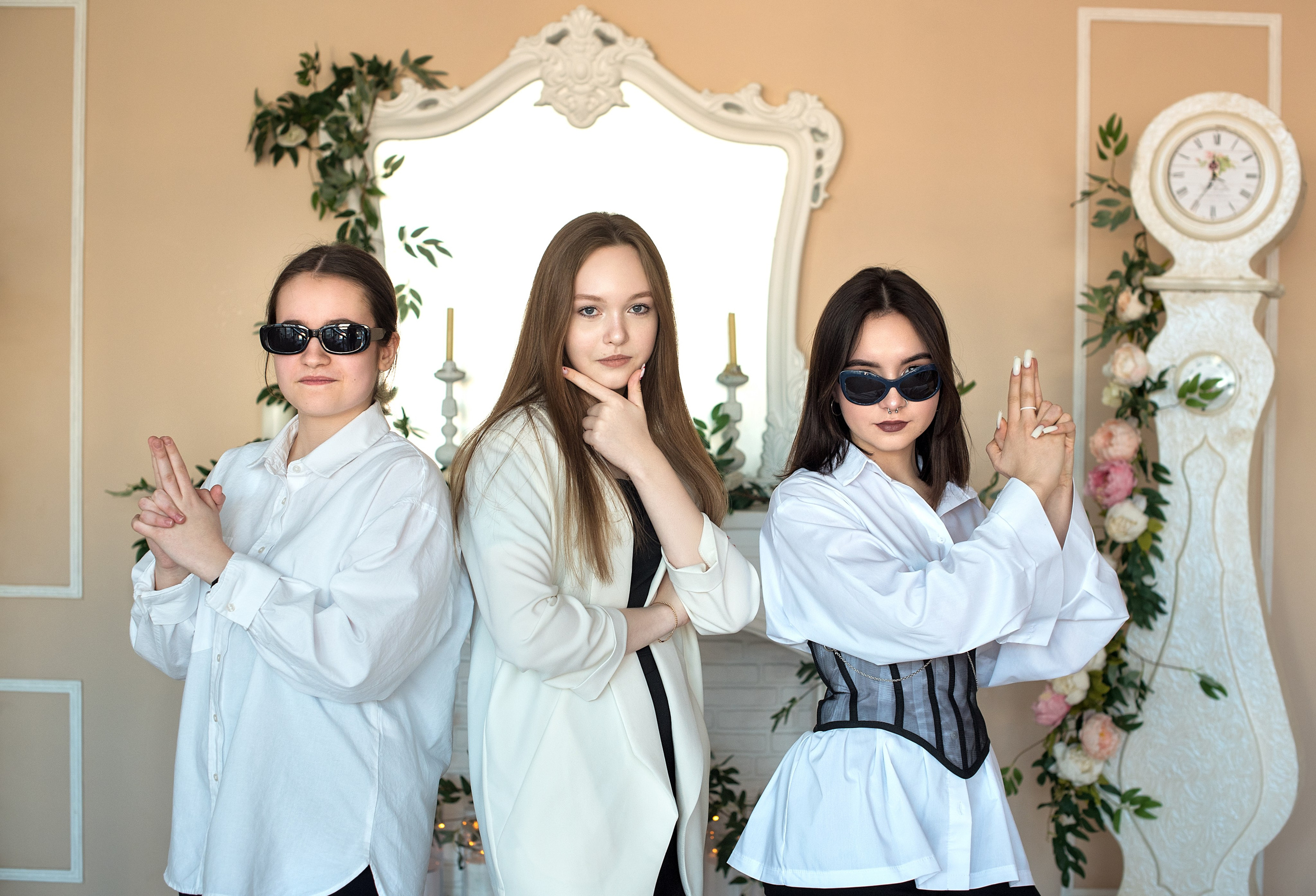 Пример съемки старшеклассников для альбома с наполнение «премиум» стиль съемки классический. Выпускные альбомы для школ и детских садов в Иваново