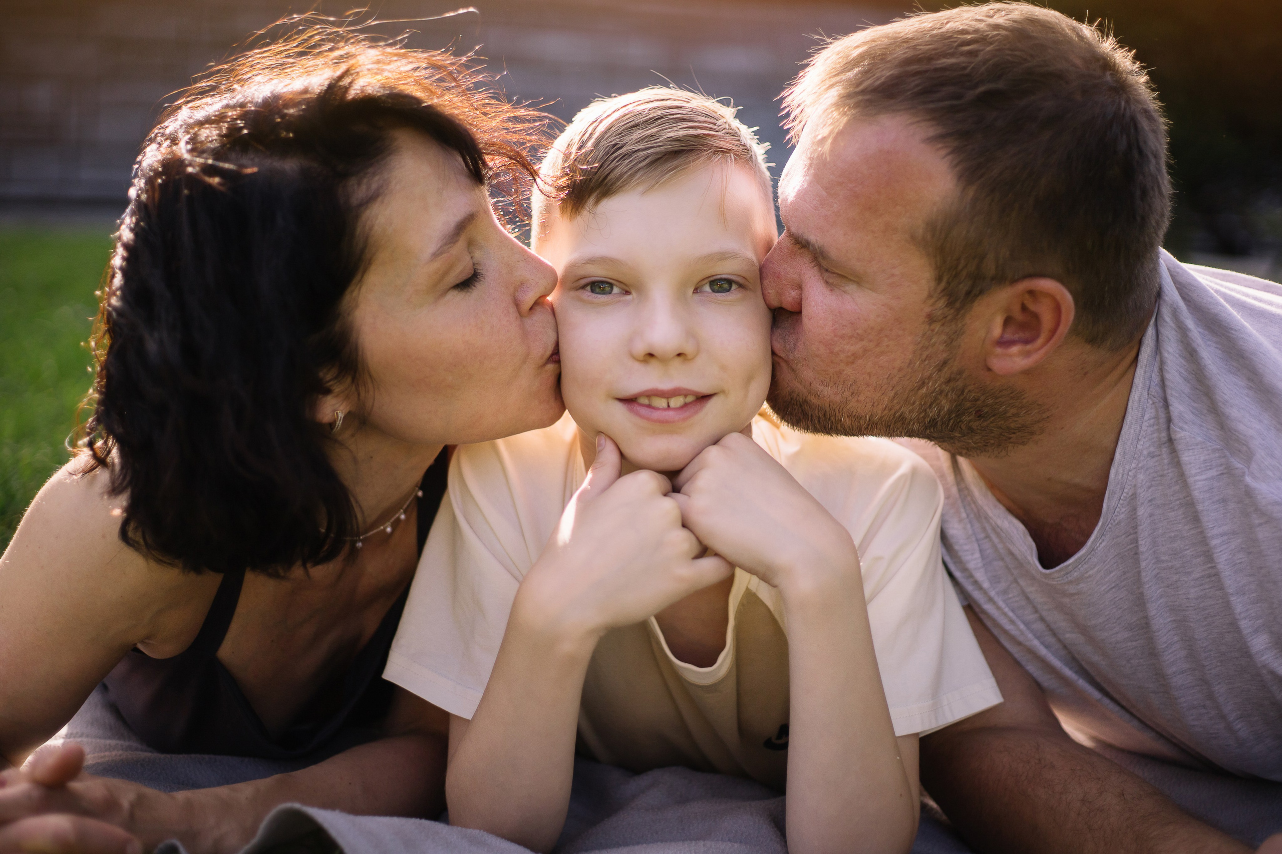 Семейная фотосессия у озера в центре Томска. Семейный фотограф в Томске Максимова Екатерина