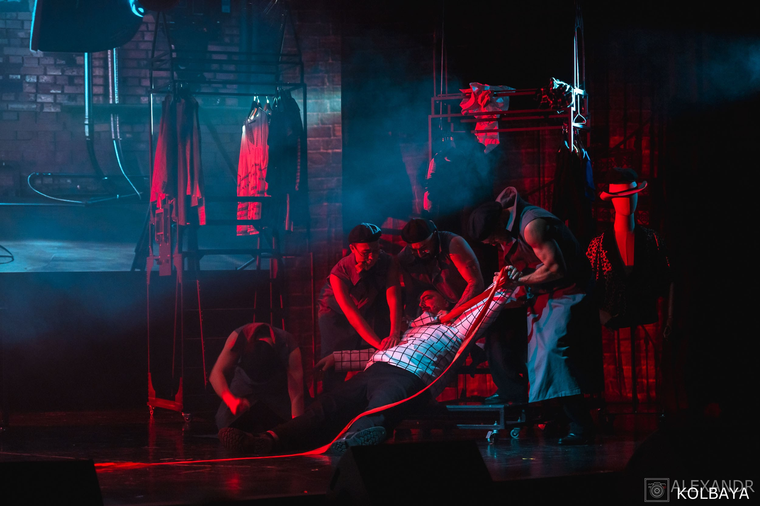 Фотографии со спектакля «Привет, я тетя Чарли». Концертный и театральный репортажный фотограф в Москве Александр Колбая