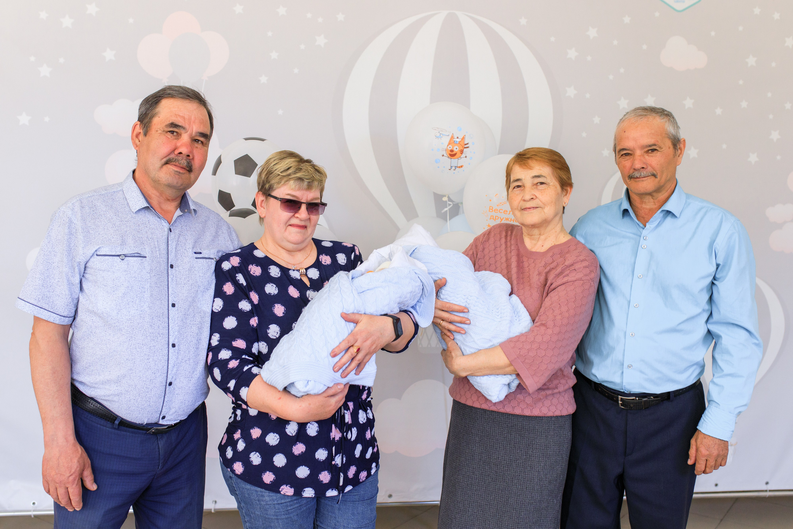 Съемка выписки из роддома. Фотограф в Уфе Ирина Идрисова