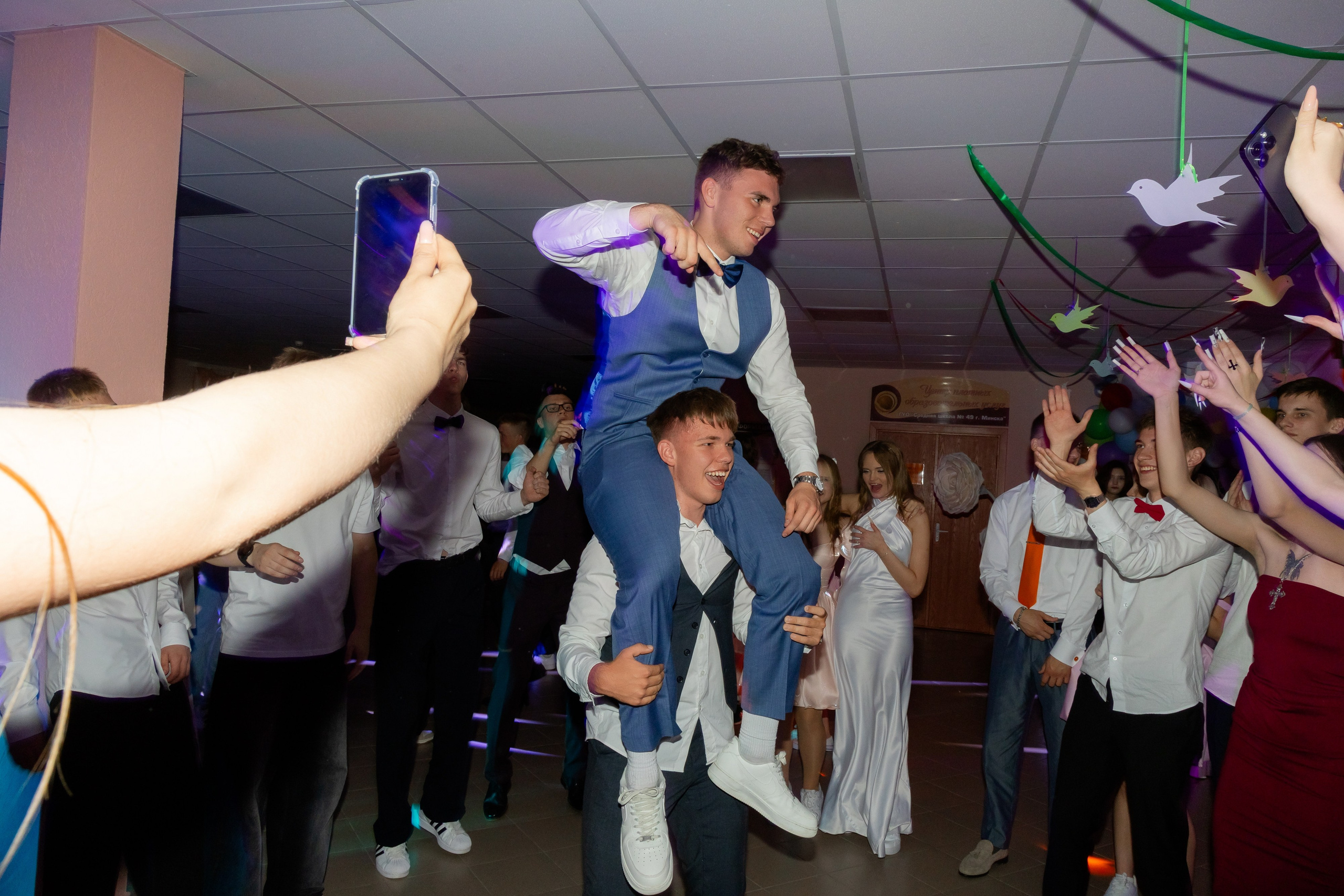 Школьный выпускной 2025 год в Минске, Беларуси. Свадебный фотограф в Минске/Беларуси Сергей Спиридонов