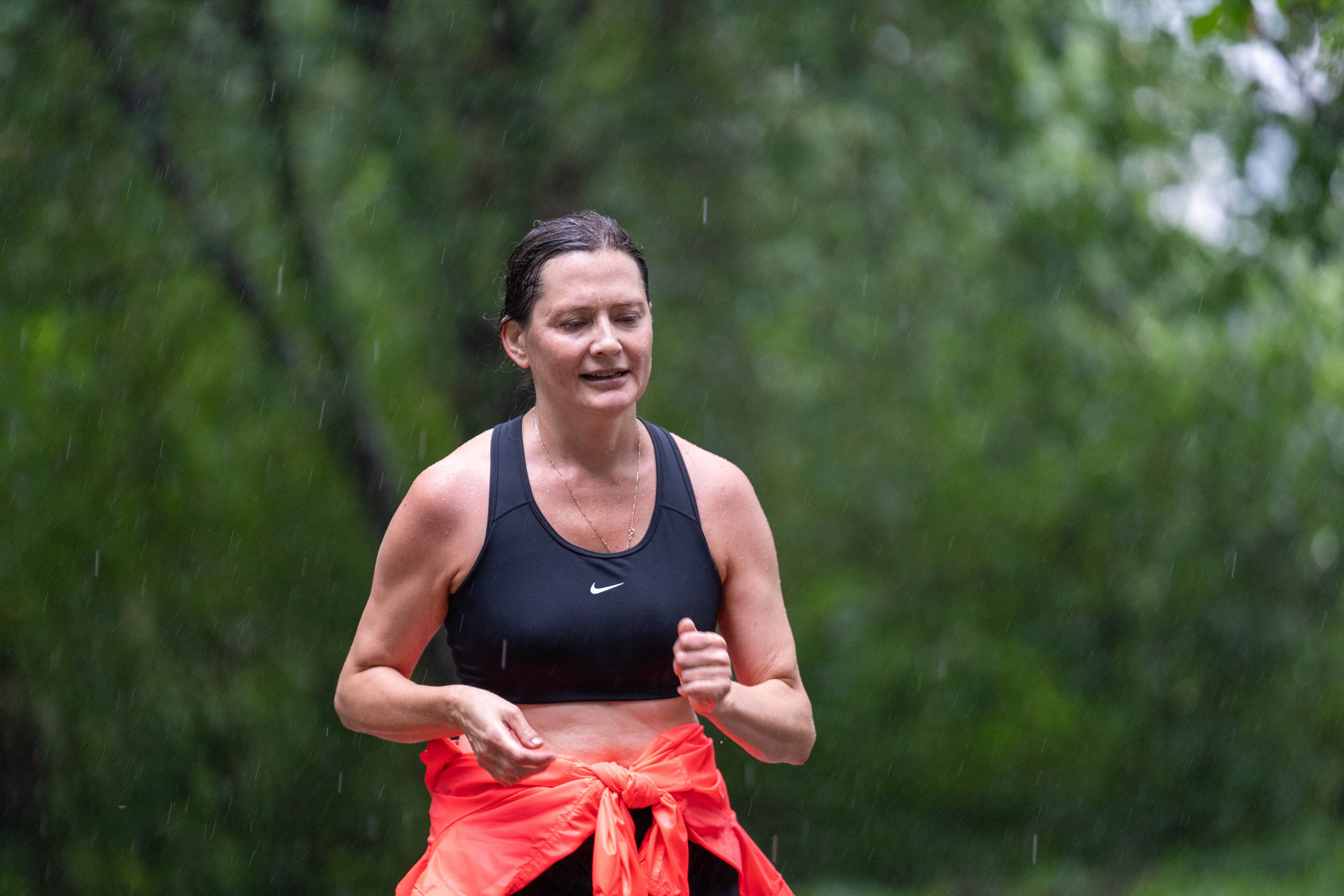 Спортивный фотограф Санкт-Петербург снимает участницу пробежки «5 вёрст»