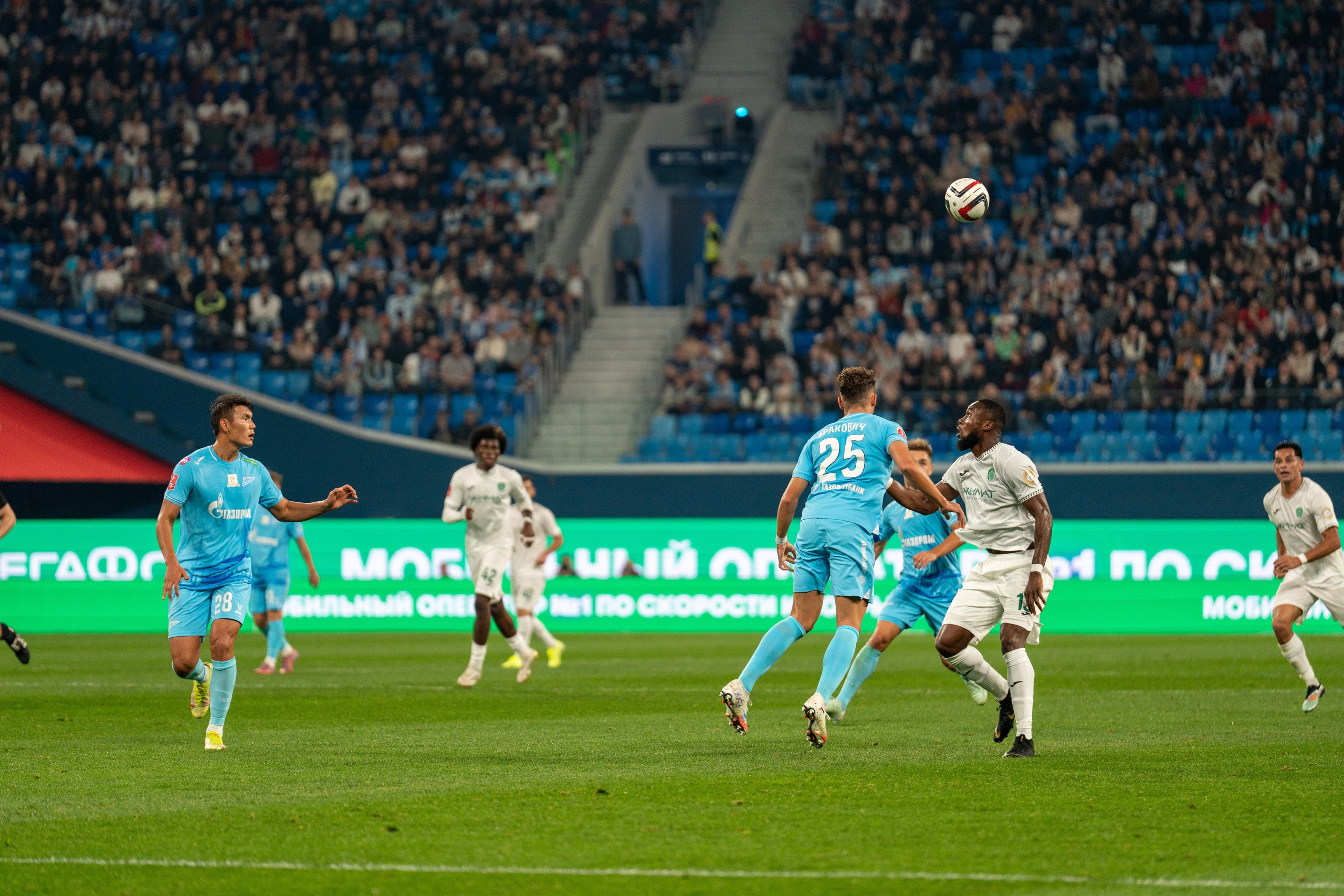 Спортивный фотограф Санкт-Петербург: репортажная съемка матча Зенит–Ахмат