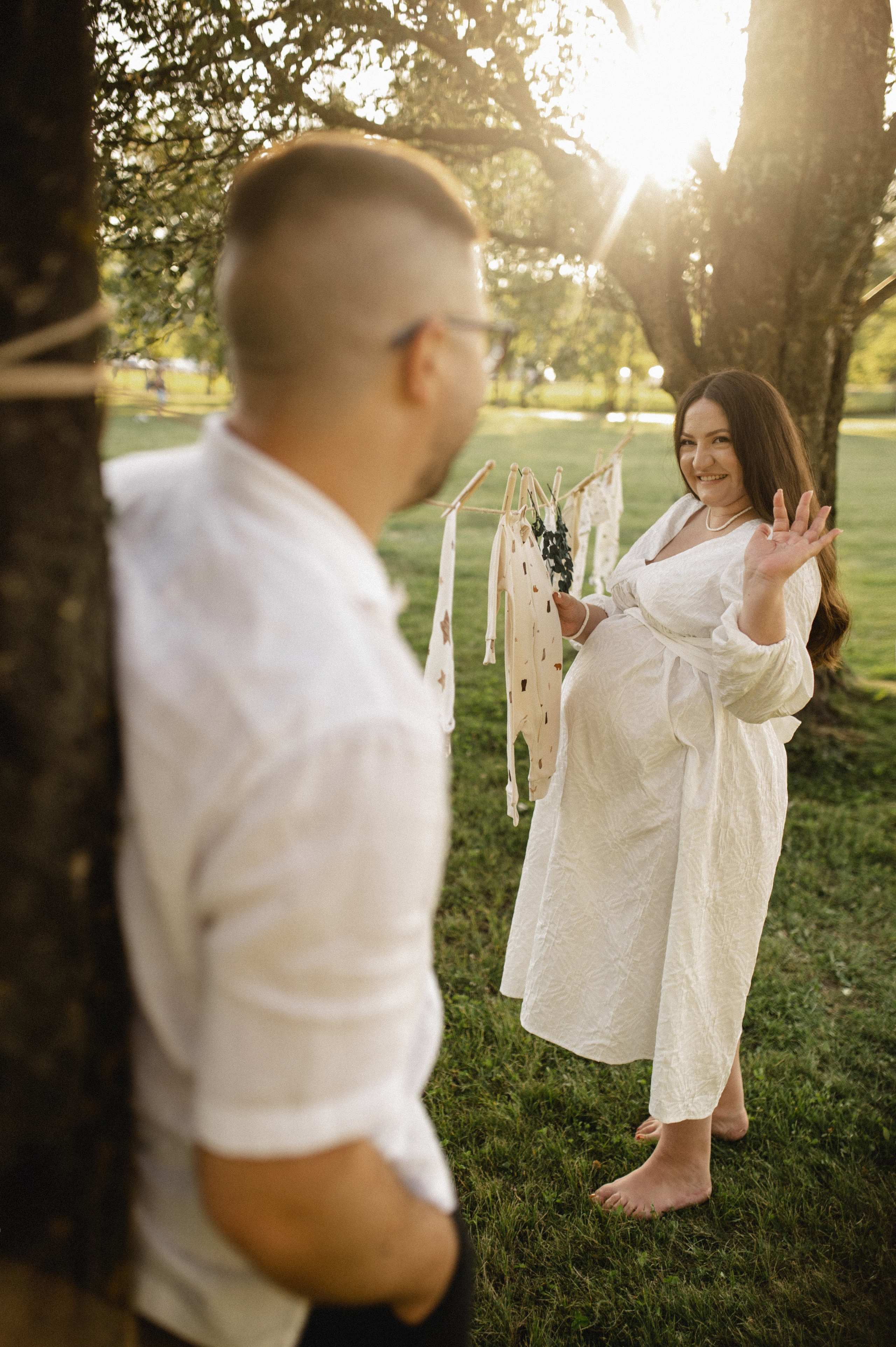 Фотосессия беременности на природе в парке Москвы. Семейная фотосессия Бутово Москва фотограф Алина Морщагина