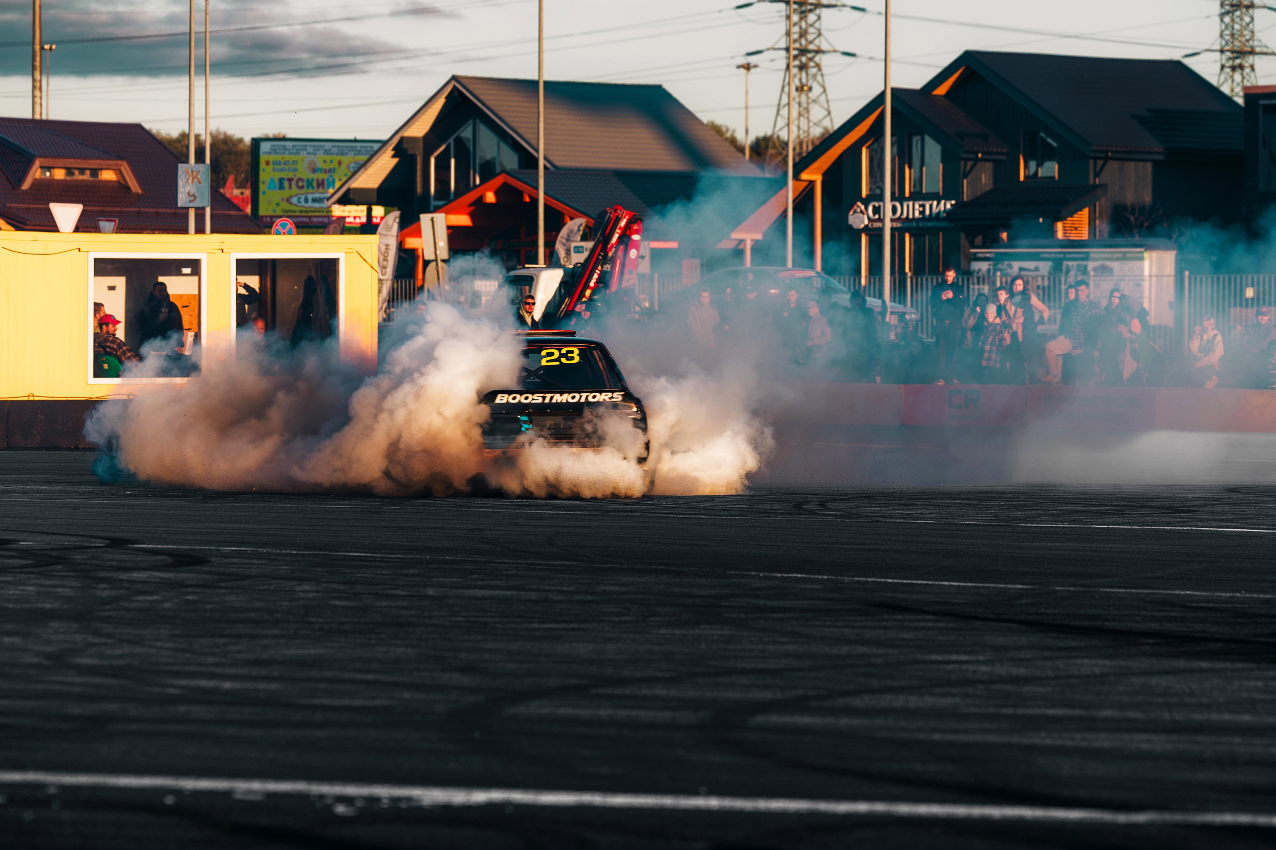 Фотографии закрытия сезона 2025 VibeSide — дрифт и автошоу у МЕГА Дыбенко, Санкт-Петербург
