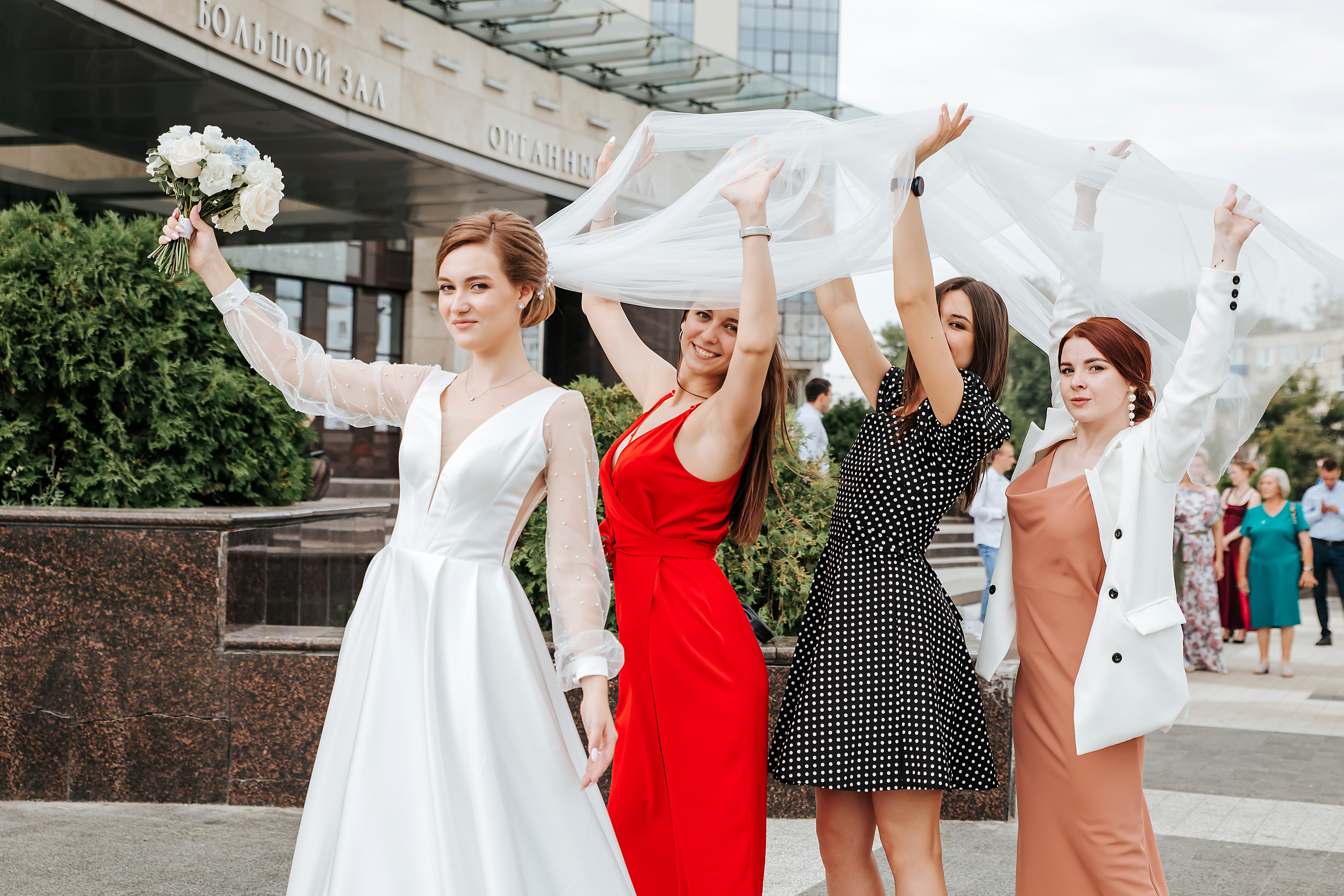 Свадебный фотограф Марина Суворова и видеооператор Олег Петров