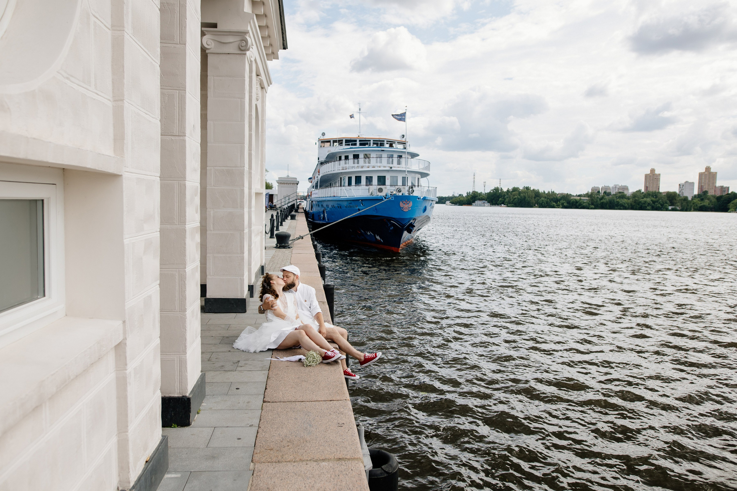 Свадьба на стадионе Спартак Лукойл Арена, свадьба на Северном речном вокзале, свадьба в метро, новые адреса счастья. Свадебный и семейный фотограф Екатерина Иванова