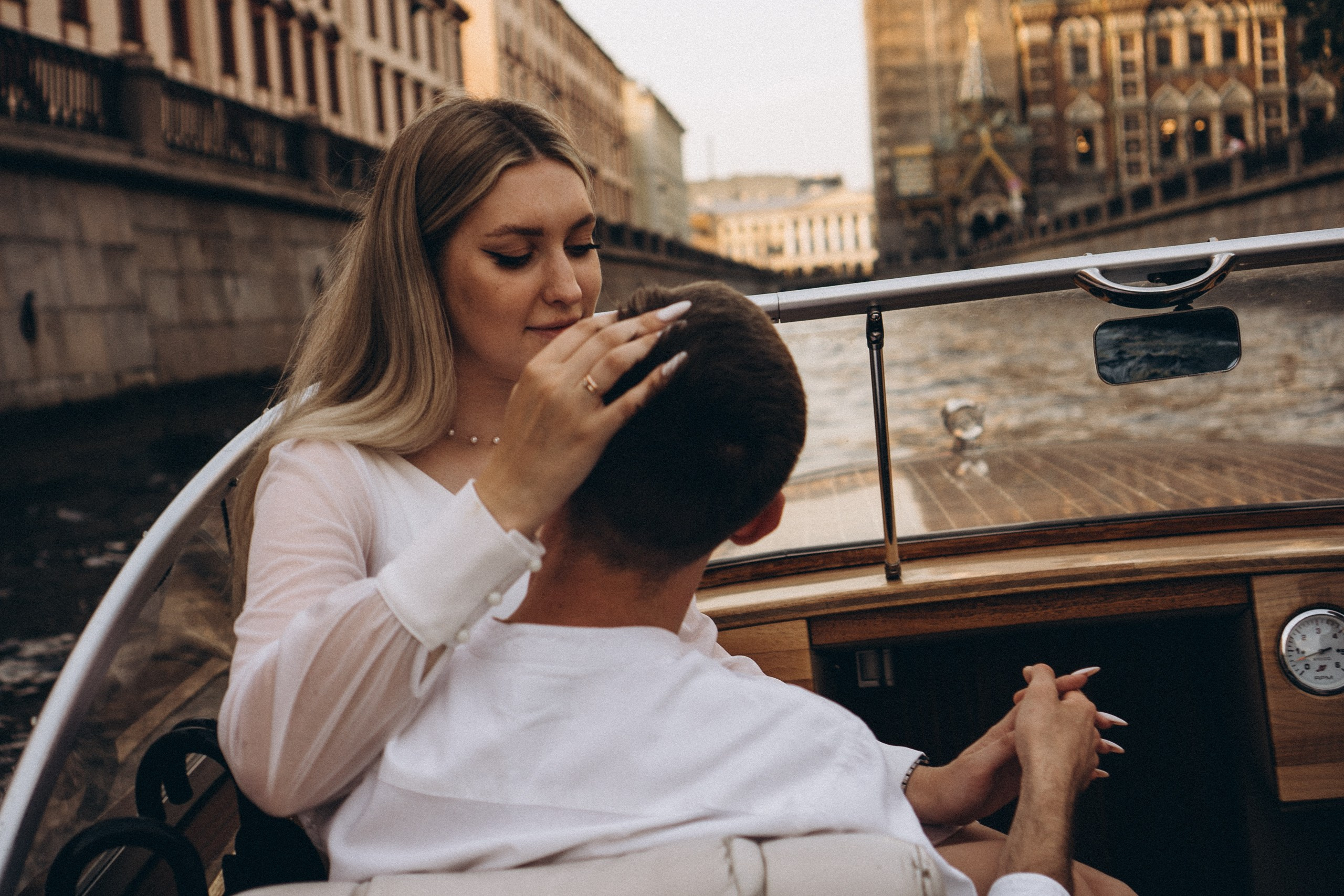 СВАДЕНБНАЯ СЬЕМКА НА КАТЕРЕ ПО КАНАЛАМ САНКТ-ПЕТЕРБУРГА И В АКВАТОРИИ НЕВЫ. Профессиональный фотограф, Санкт-Петербург — Виктория Богомолова