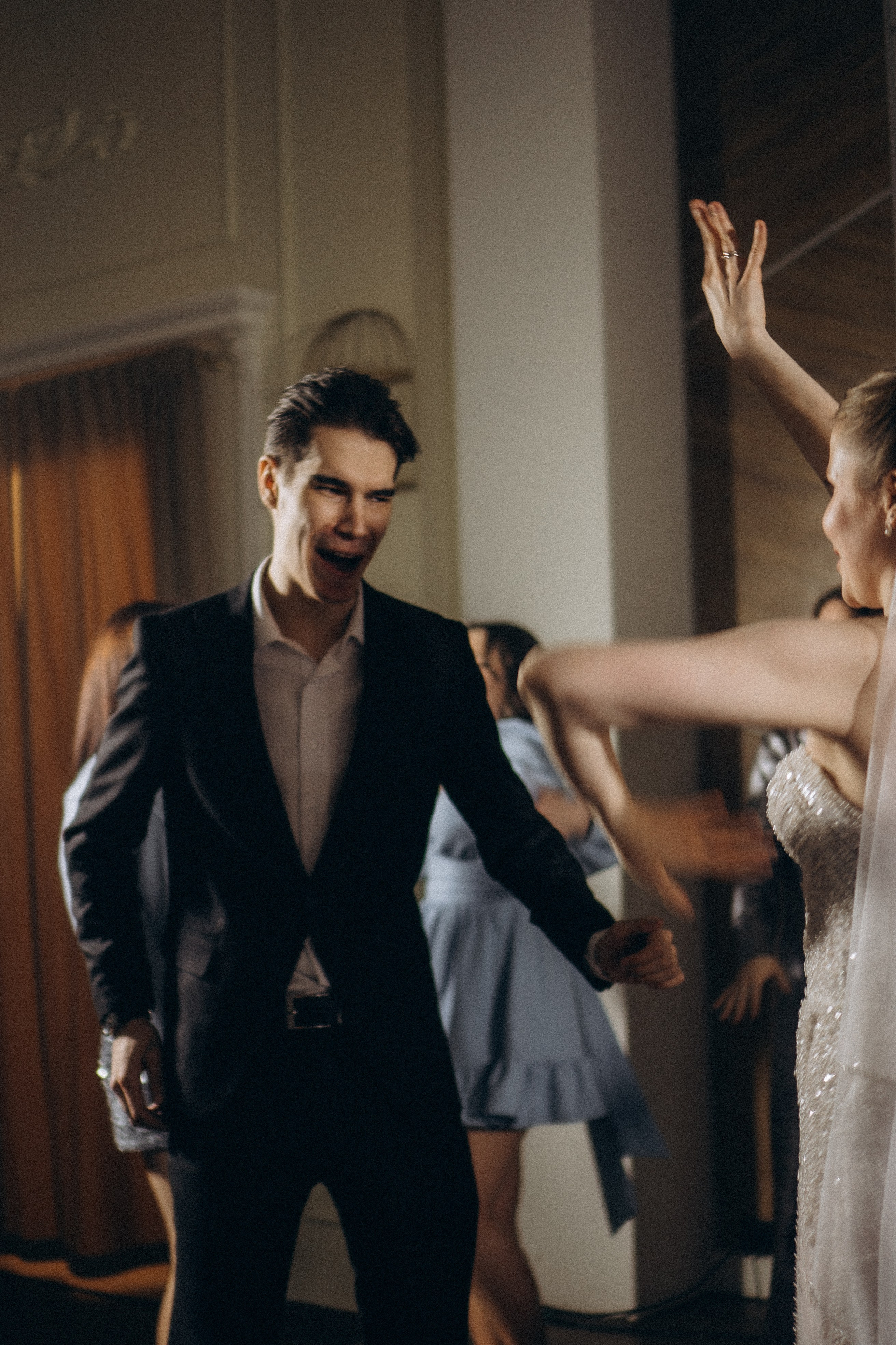 СВАДЕБНАЯ СЬЕМКА СБОРОВ В ОТЕЛЕ И ВЫЕЗД НА ЦЕРЕМОНИЮ (СНЯТО В СИБИРЕ В НИЖНЕВАРТОВСКЕ). Профессиональный фотограф, Санкт-Петербург — Виктория Богомолова