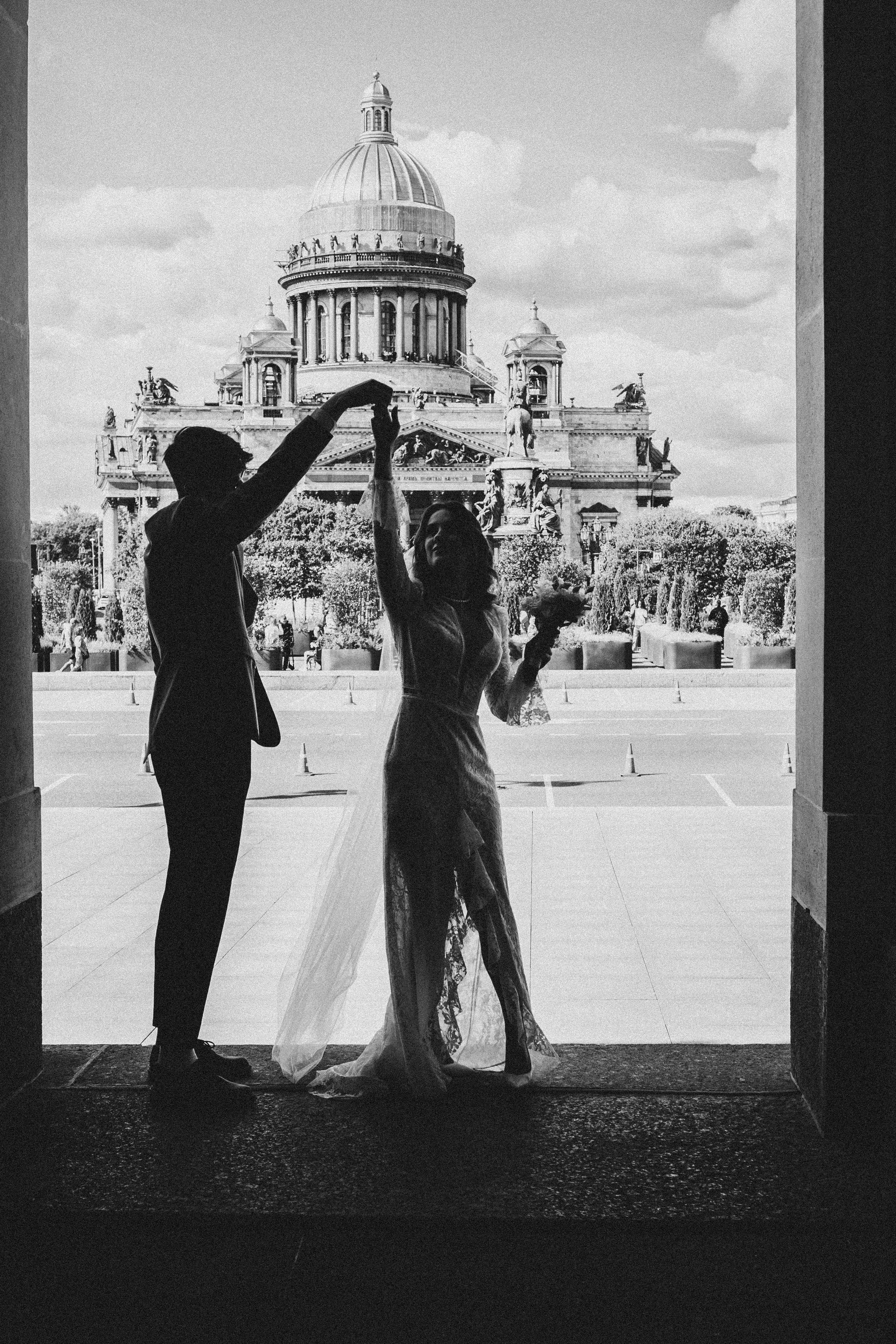 СВАДЕБНАЯ ПРОГУЛКА ВОЗЕ ИСАИКЕВСКОГО СОБОРА АСТОРИИ И ЗАКОНОДАЛЕТНОГО СОБРАНИЯ. Профессиональный фотограф, Санкт-Петербург — Виктория Богомолова