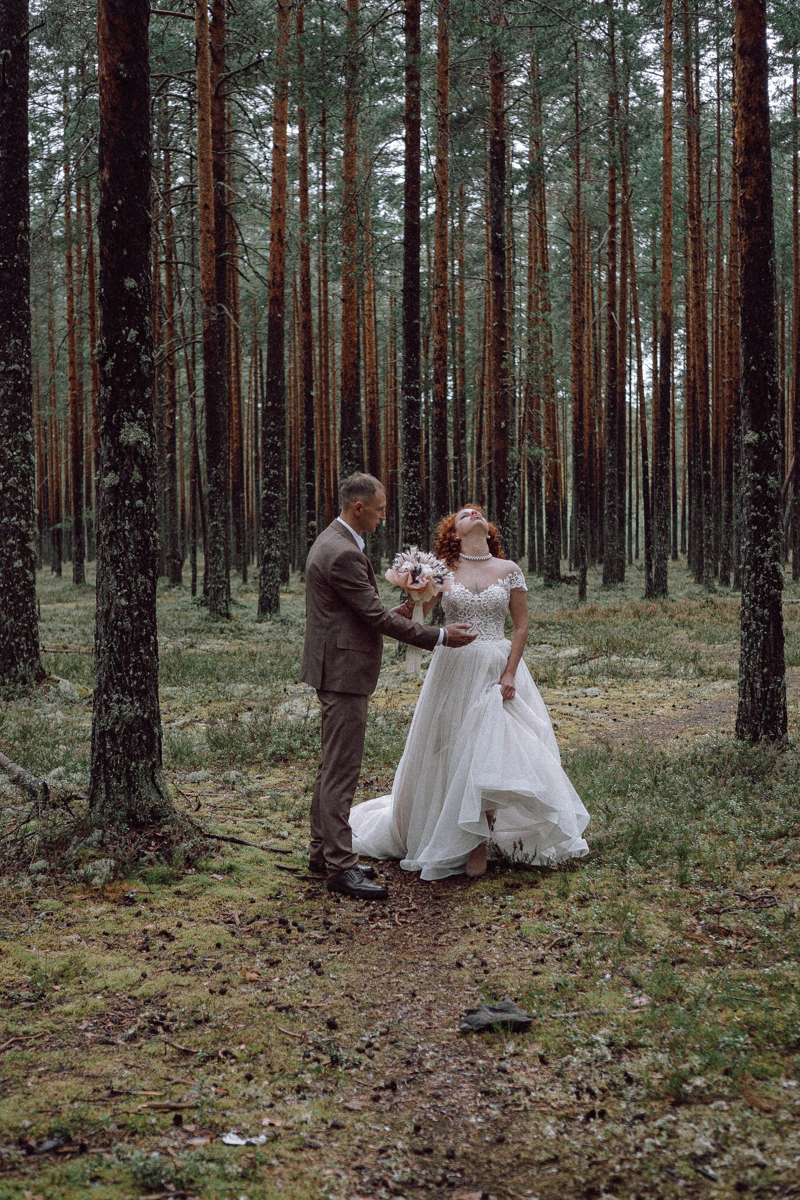 СВАДЕБНАЯ ФОТОСЕССИИЯ ПАРЫ В ГОРОДЕ ПРИОЗЕРСК В СОСНОВОМ ЛЕСУ И С ПИКАПОМ. Профессиональный фотограф, Санкт-Петербург — Виктория Богомолова