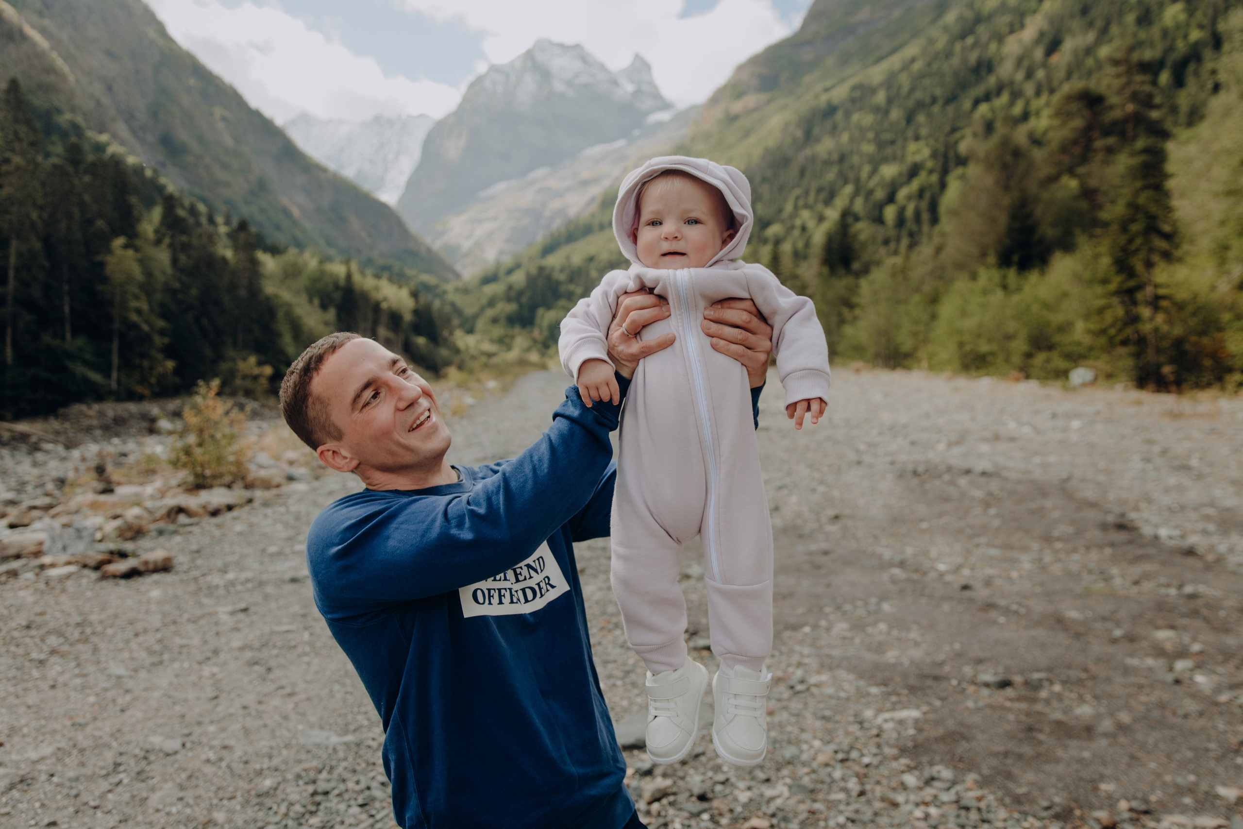 Юля с семьей, Домбай. Портфолио