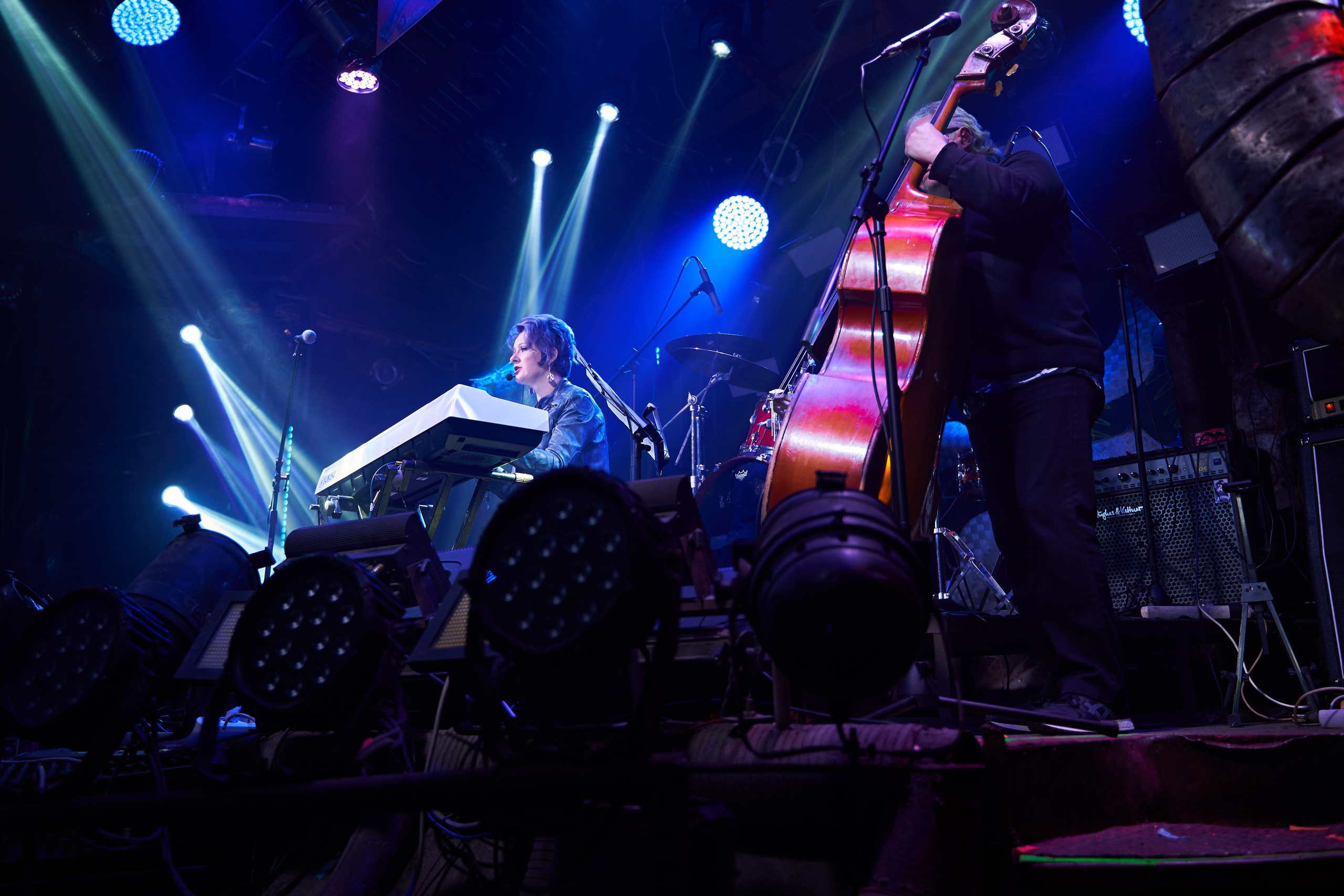 Контакты. Репортажный и портретный фотограф в Москве — Сергеев Илья