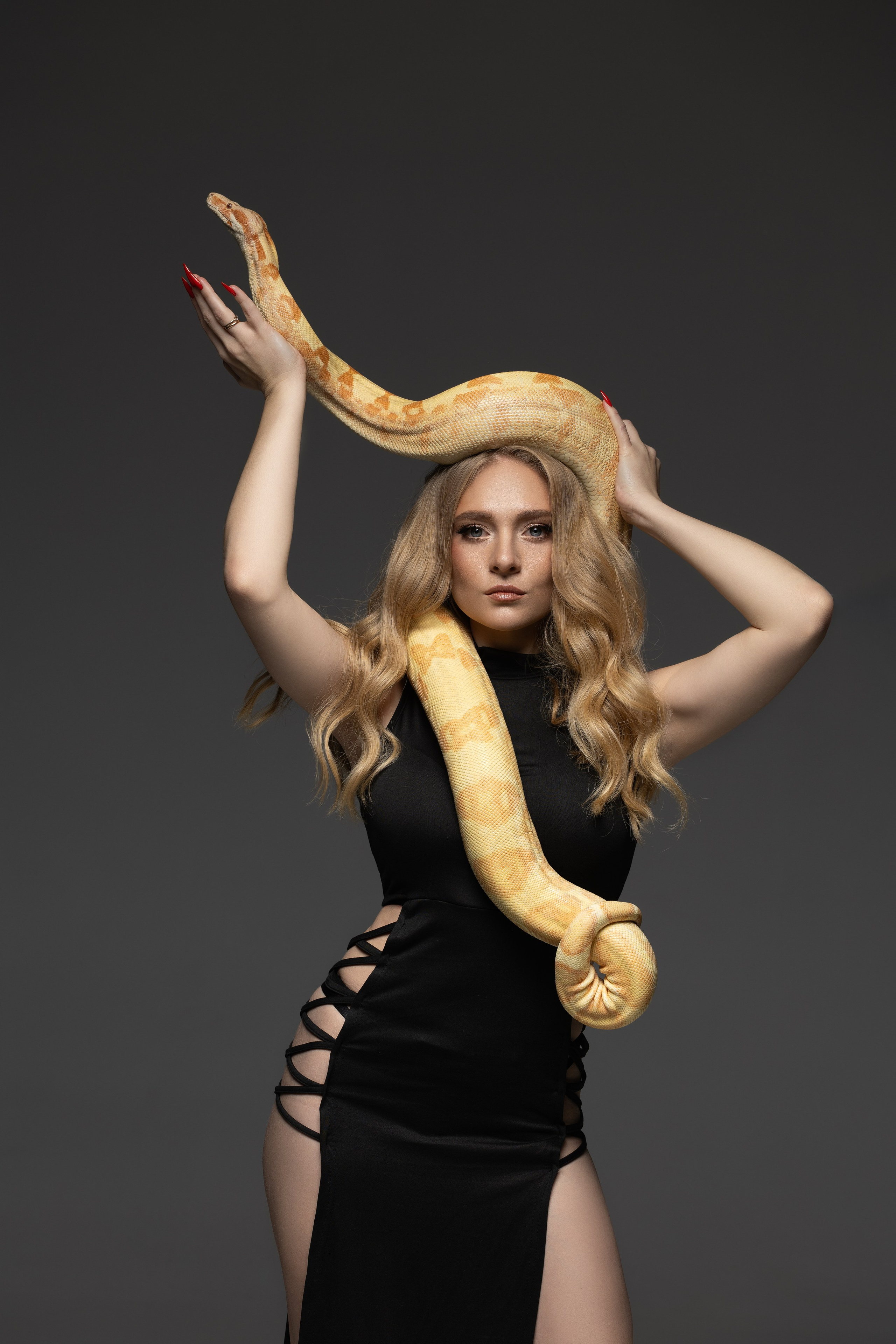 Женский портрет в студии. Фотограф Минск