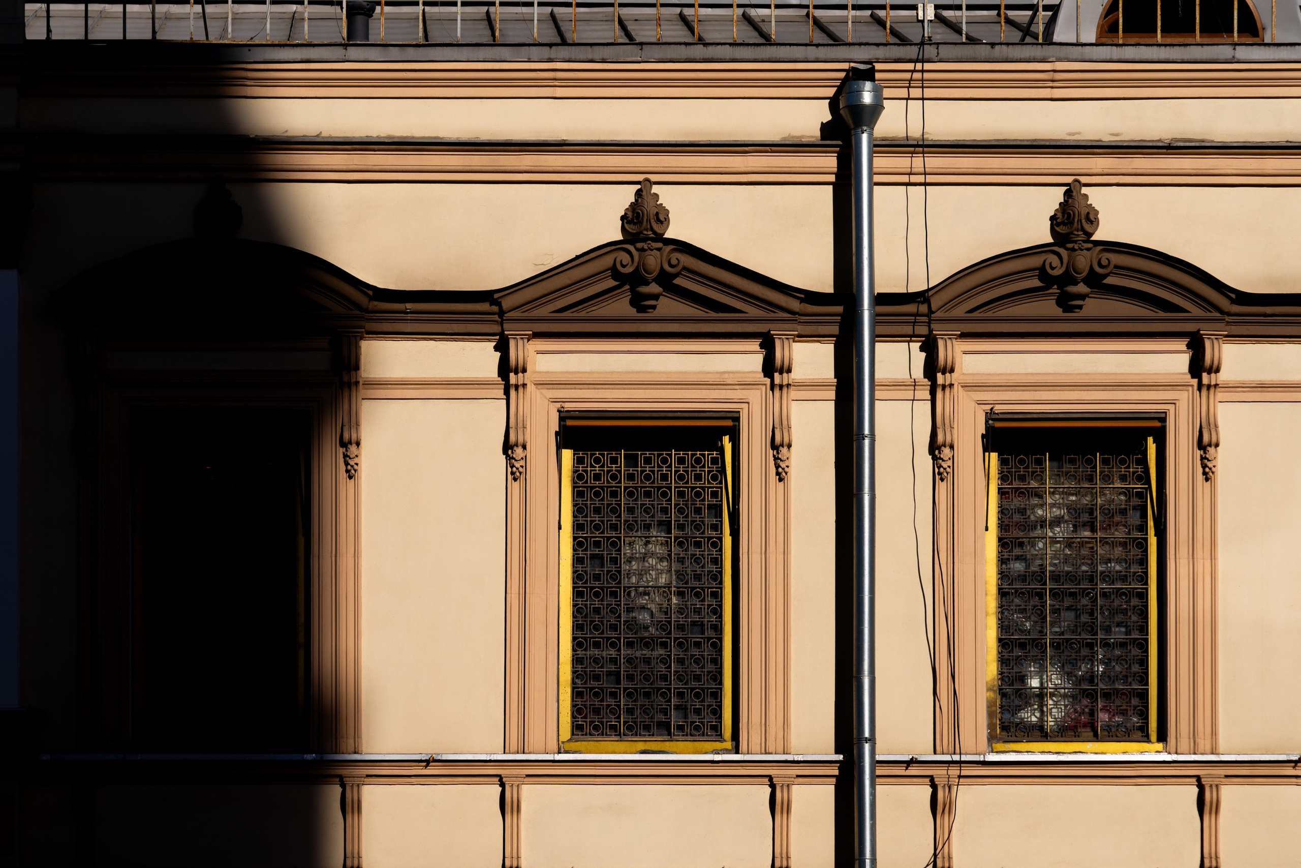 Свет и тень в городе. Фотограф в Москве. Шахабудин