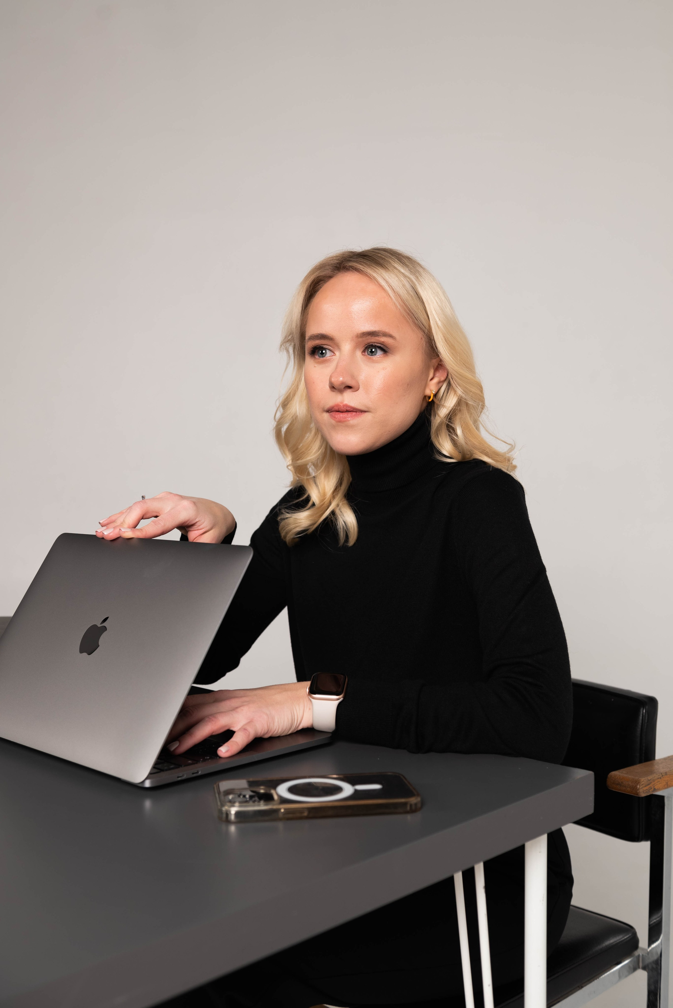 Полина Возиян (съемка для блога юриста @ation.law). Фотограф Москва Настя Профотовна. Репортажные, свадебные и контент фотосессии