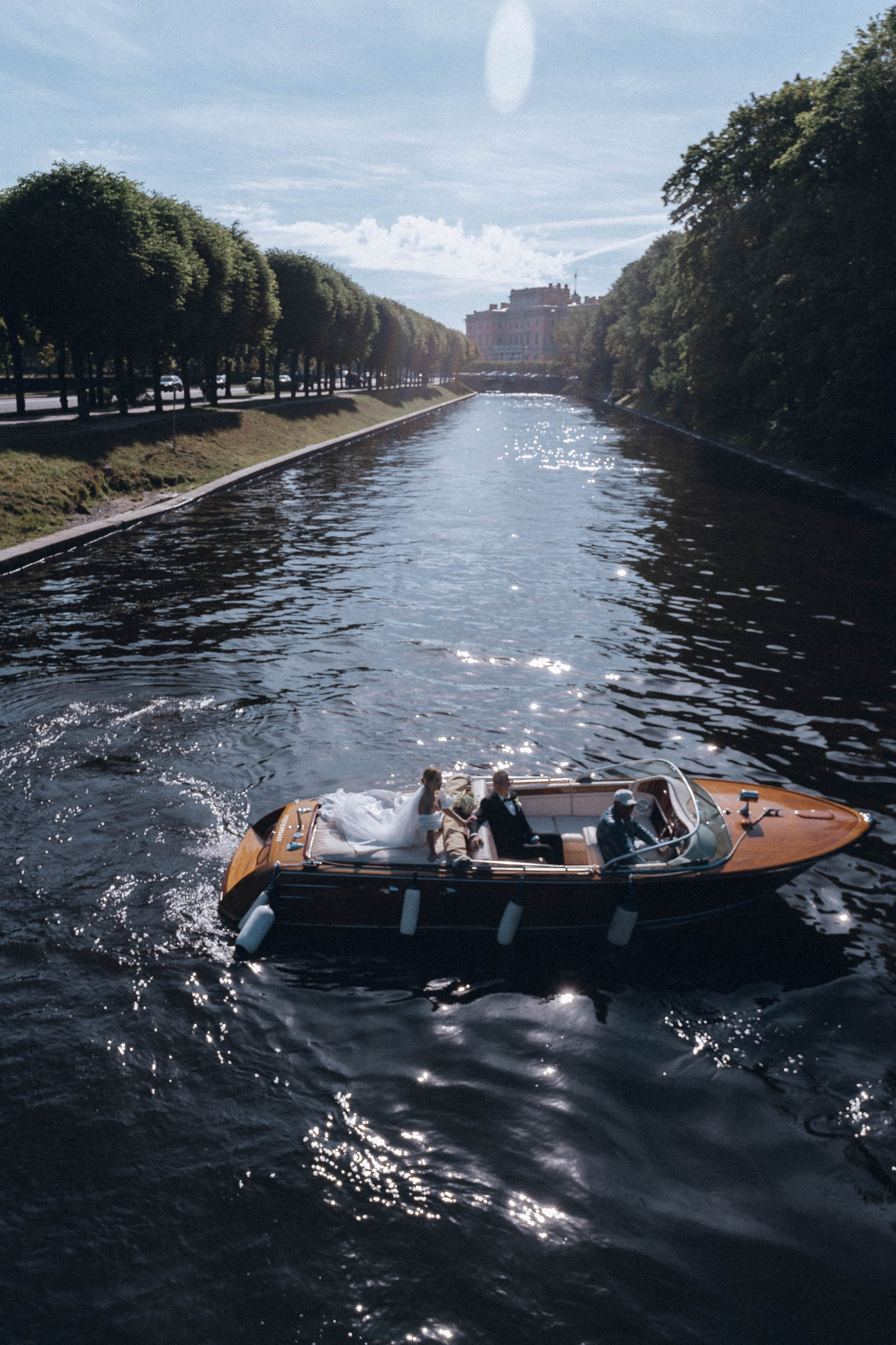 СВАДЕНБНАЯ СЬЕМКА НА КАТЕРЕ ПО КАНАЛАМ САНКТ-ПЕТЕРБУРГА И В АКВАТОРИИ НЕВЫ. Профессиональный фотограф, Санкт-Петербург — Виктория Богомолова