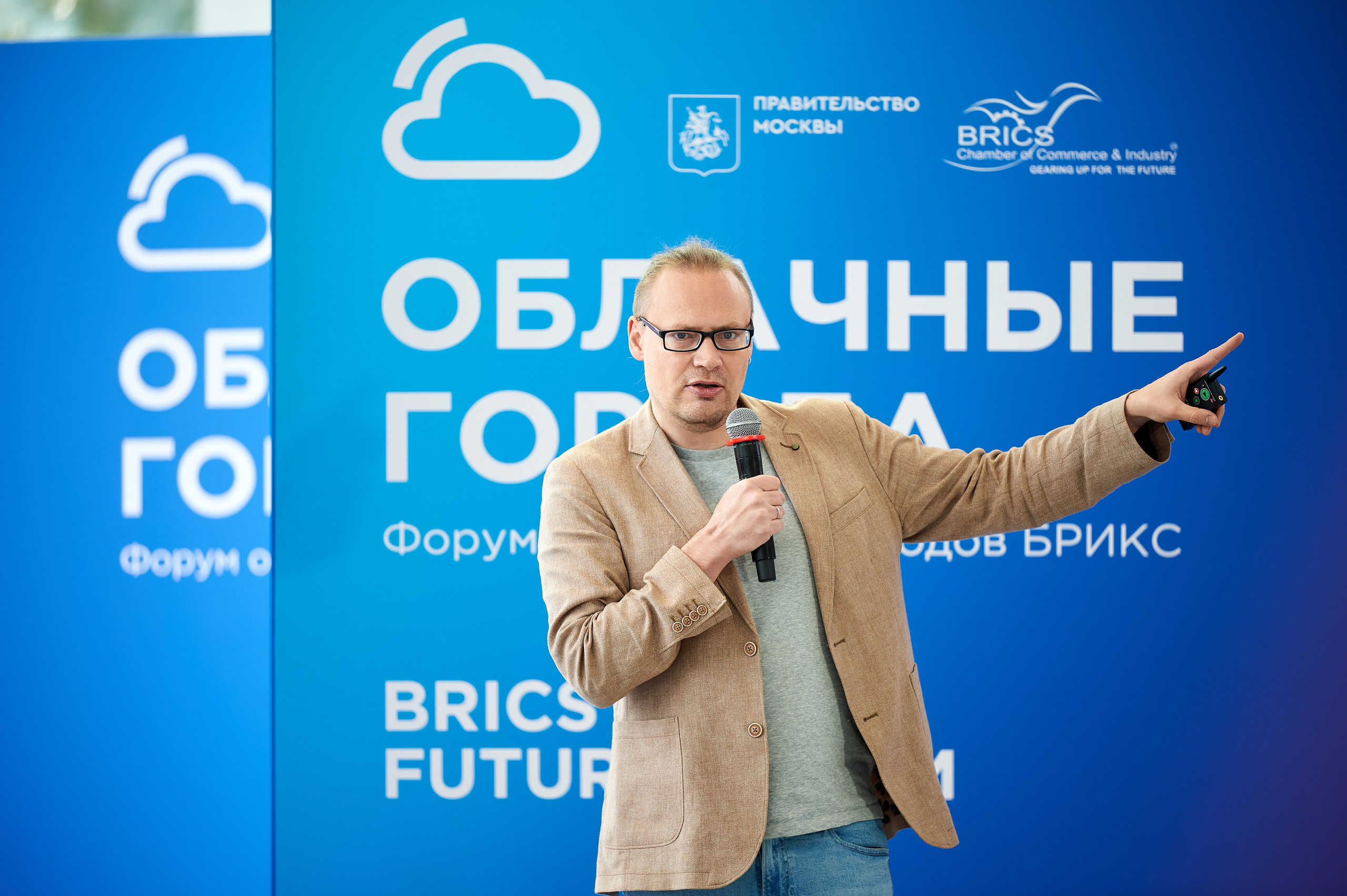 Облачный город 2025. Ретушер Довгуля Александр