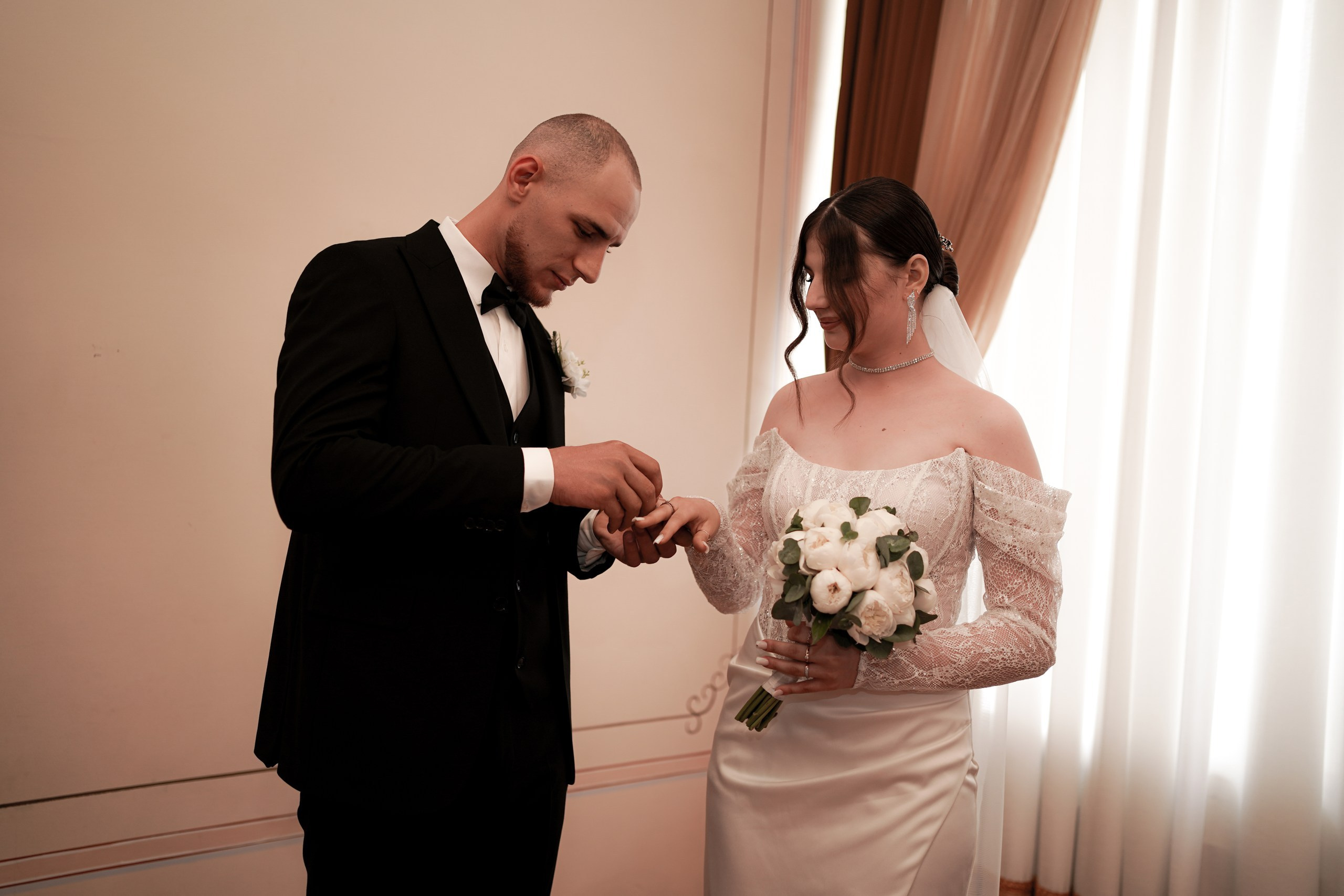 Эдуард и Анастасия на свадебной фотосессии в Новочеркасске. Свадебный фотограф в Ростове-на-Дону. Таинство Крещения и Венчания, семейные фотосессии. Алёна Чёботова