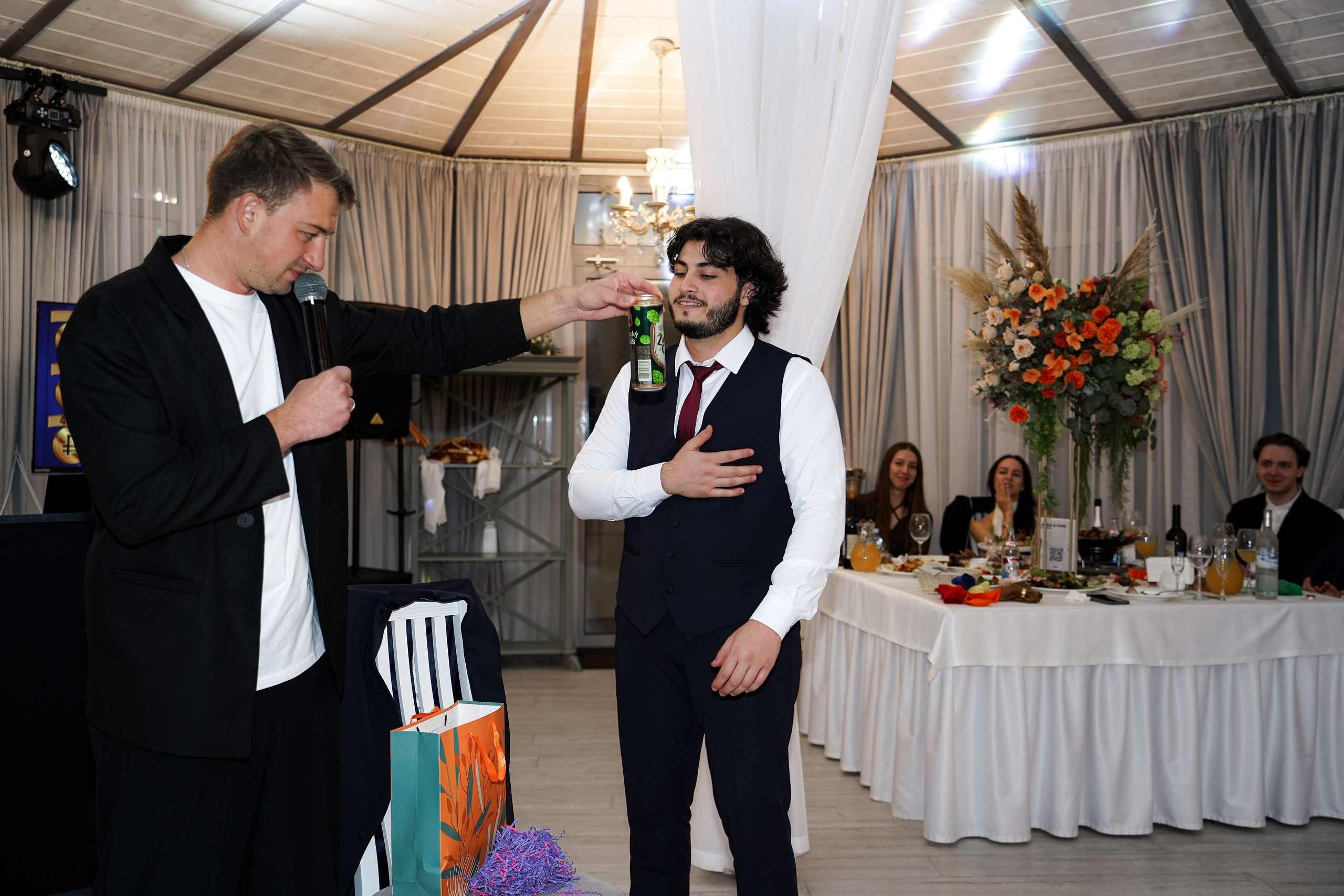 Свадебный банкет в беседке. Свадебный фотограф в Ростове-на-Дону. Таинство Крещения и Венчания, семейные фотосессии. Алёна Чёботова