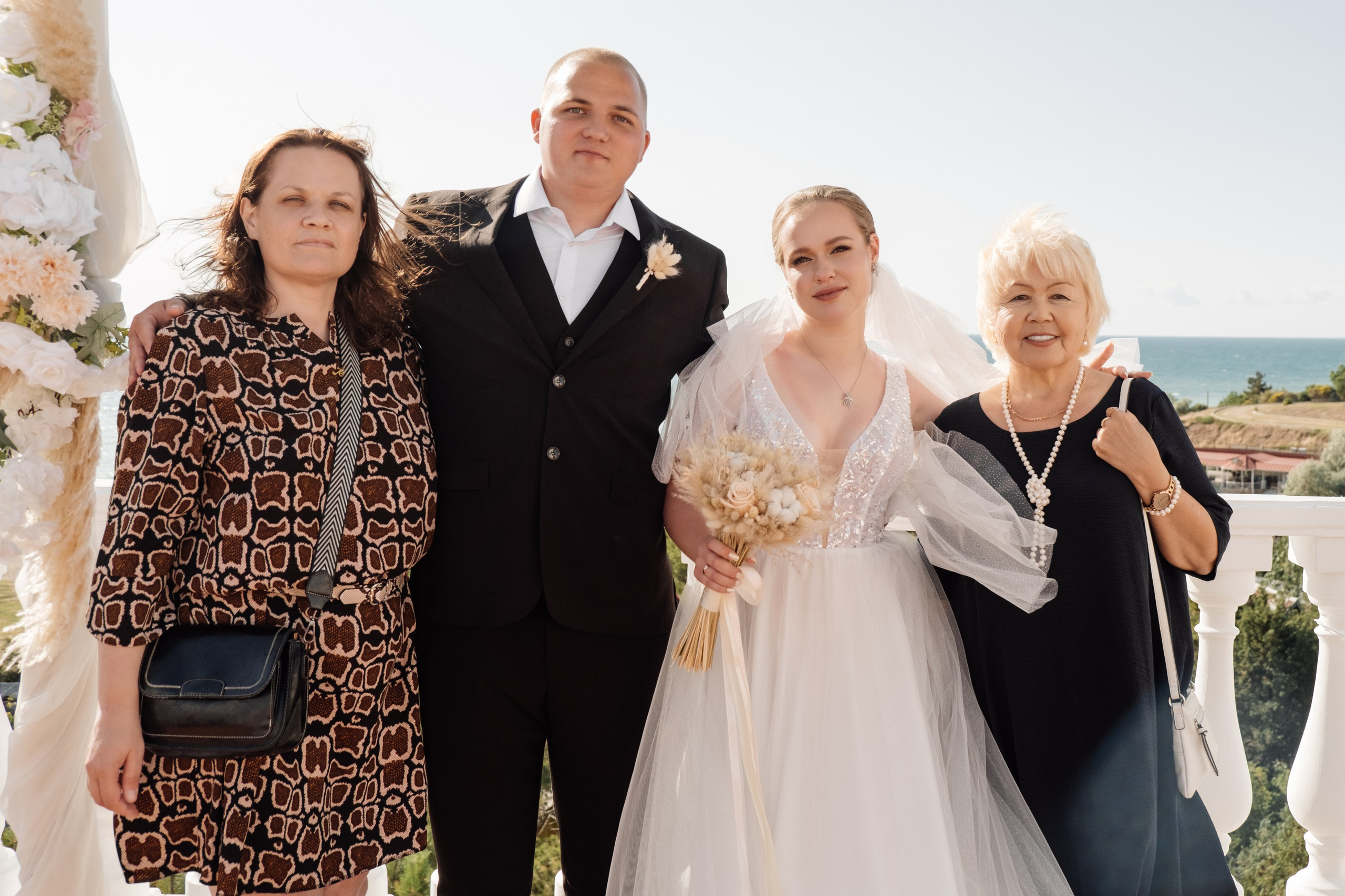 Свадебный ретопртаж. Профессиональная фотосъемка в Крыму. Натуральные эмоции и живые кадры. Забронируйте дату прямо сейчас!