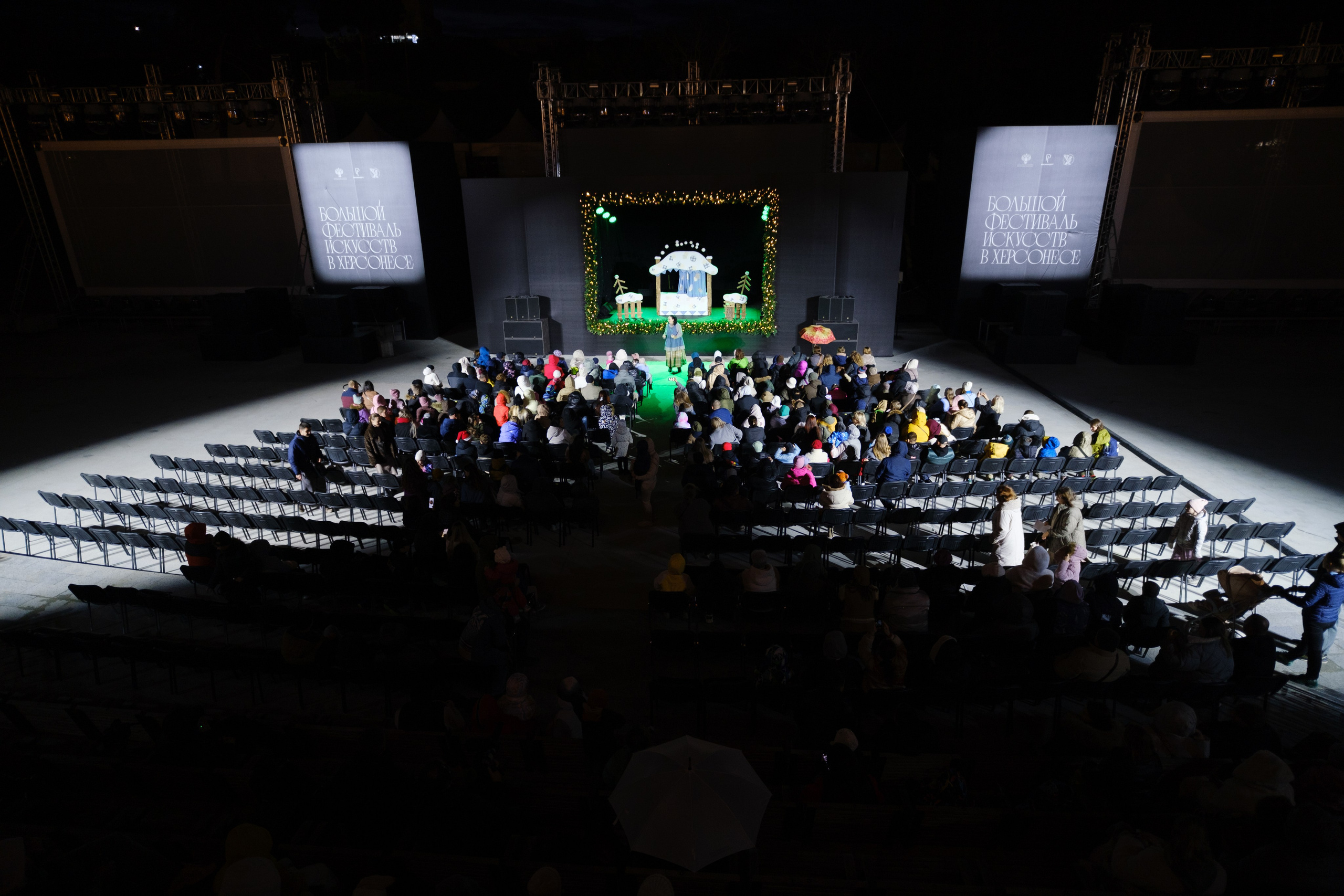 Новогодний репортаж из парка «Новый Херсонес» | Фотограф Илья Желдак. Профессиональная фотосъемка в Крыму. Натуральные эмоции и живые кадры. Забронируйте дату прямо сейчас!