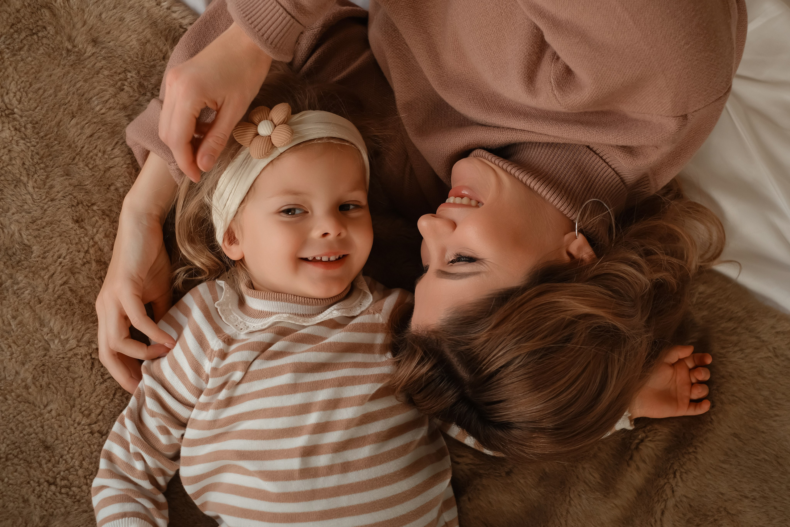 Новогодняя фотосессия, дочь и мама, любимые кадры, красота. Профессиональная фотосъемка в Крыму. Натуральные эмоции и живые кадры. Забронируйте дату прямо сейчас!