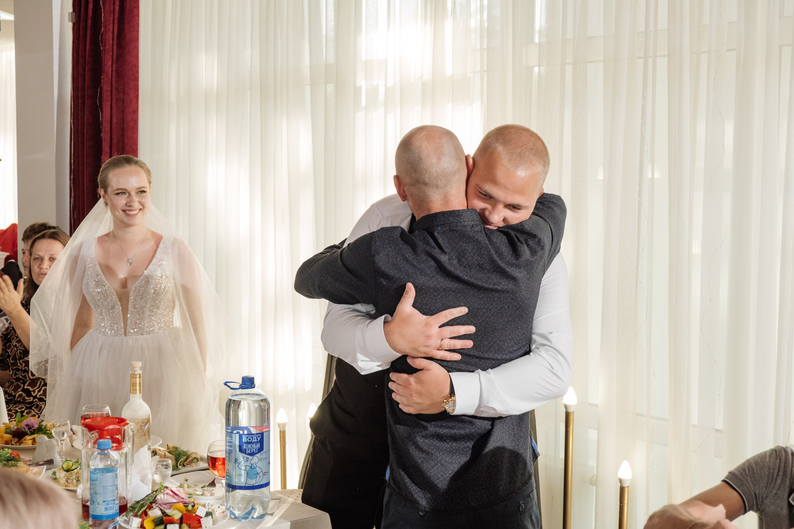 Свадебный ретопртаж. Профессиональная фотосъемка в Крыму. Натуральные эмоции и живые кадры. Забронируйте дату прямо сейчас!