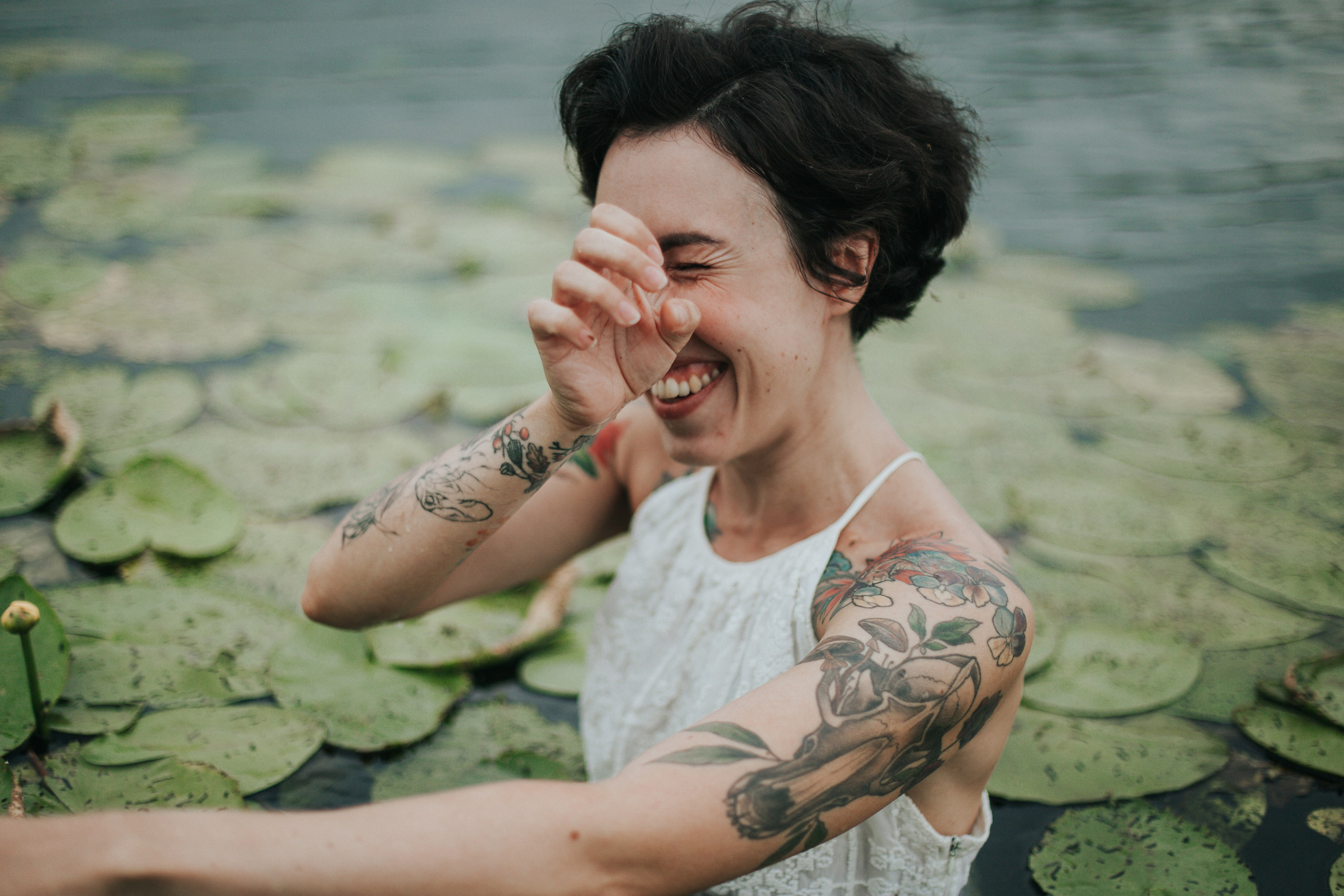 Есенин у реки. Фотограф в Нижнем Новгороде