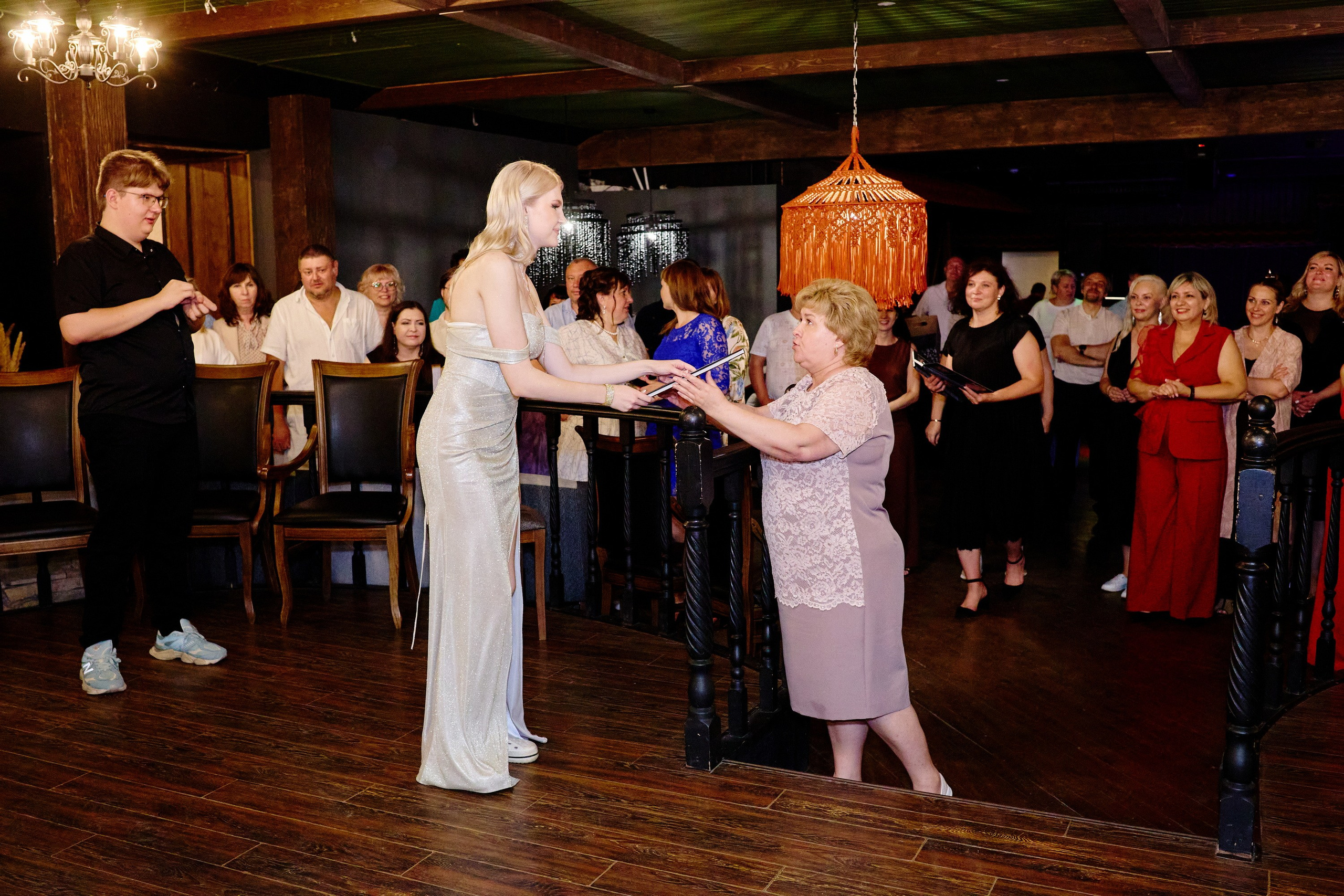 Выпускной 35 Сош. Фотограф Выпускные альбомы Таганрог Сергей Коробченко