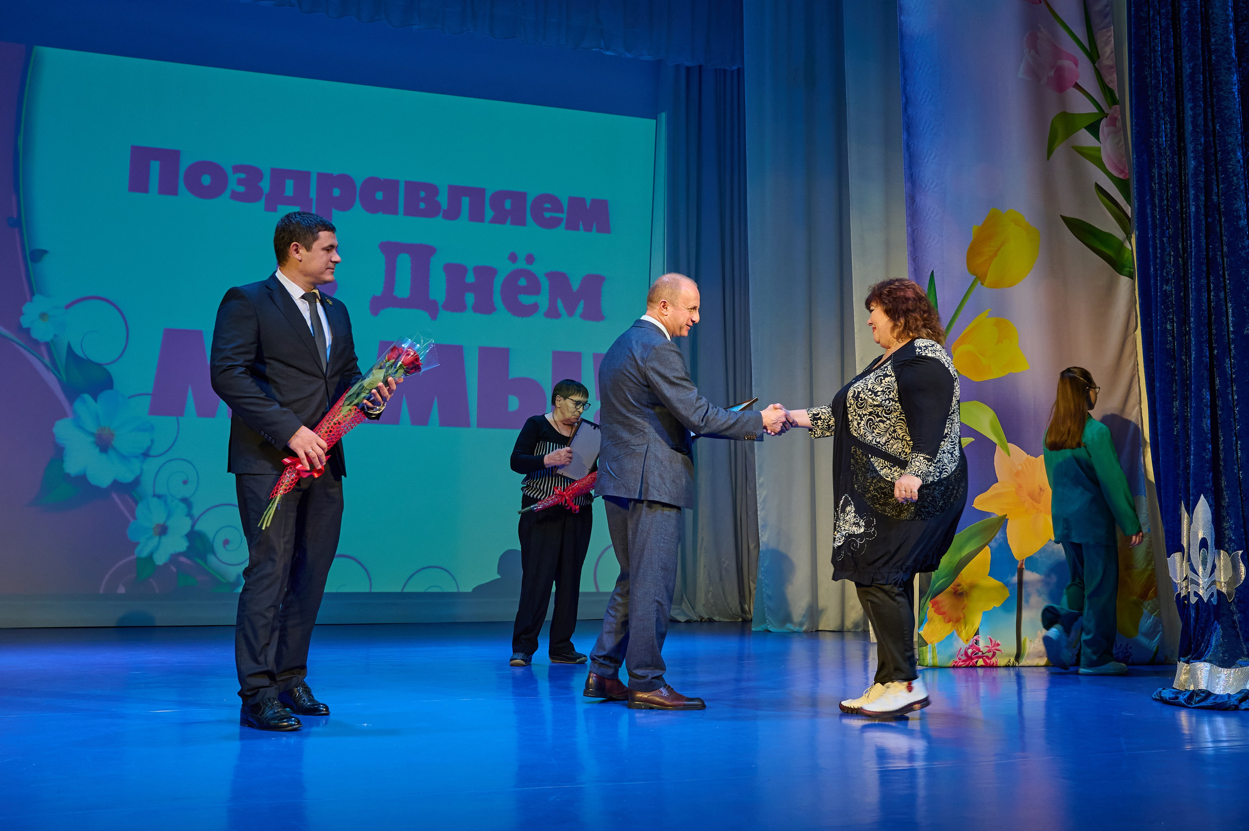 День матери. Марьина роща. Жизнь курорта Кабардинка в фотографиях