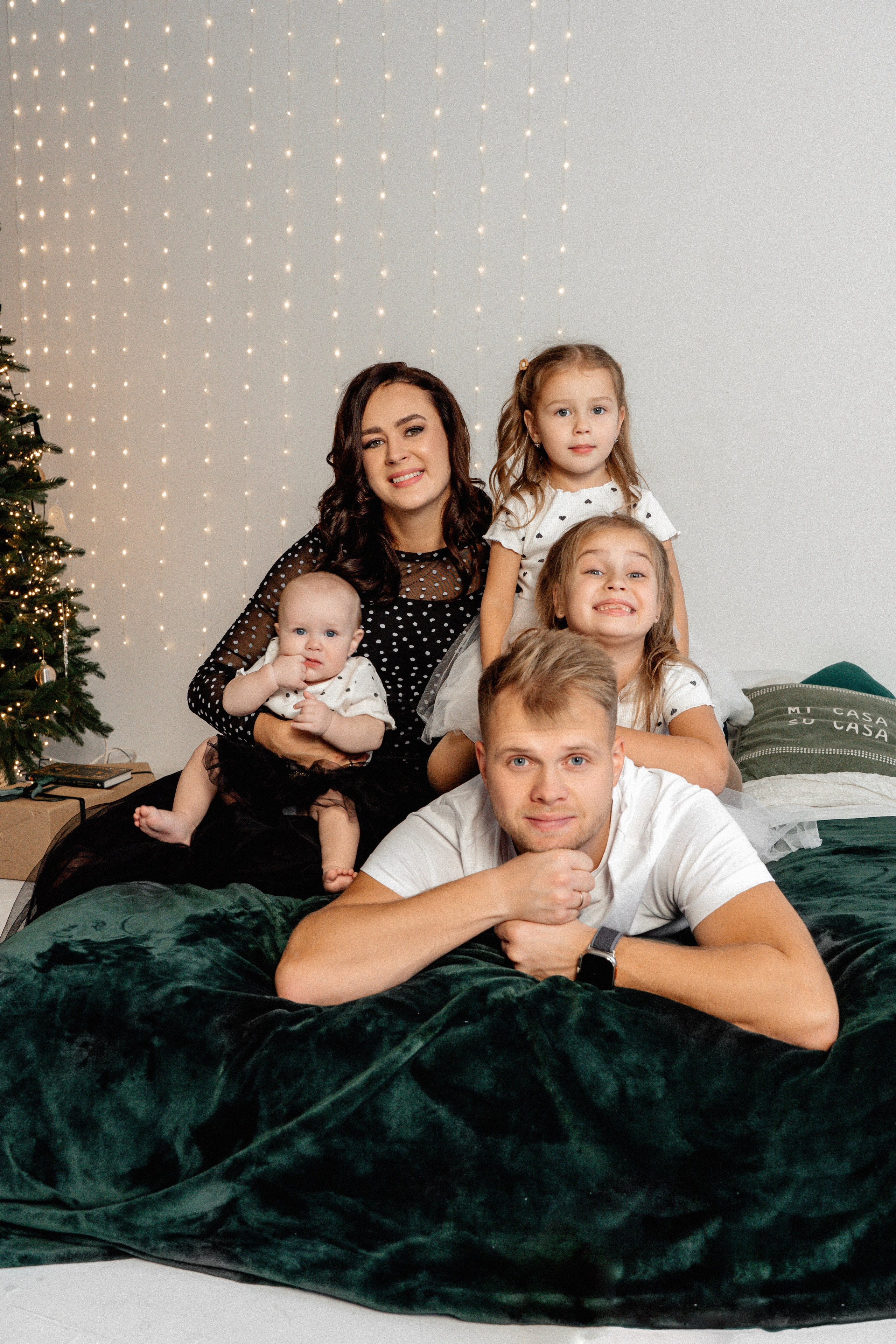 Новогоднее волшебство большой дружной семьи. Ваш семейный фотограф в Минске — Вика Трегубова