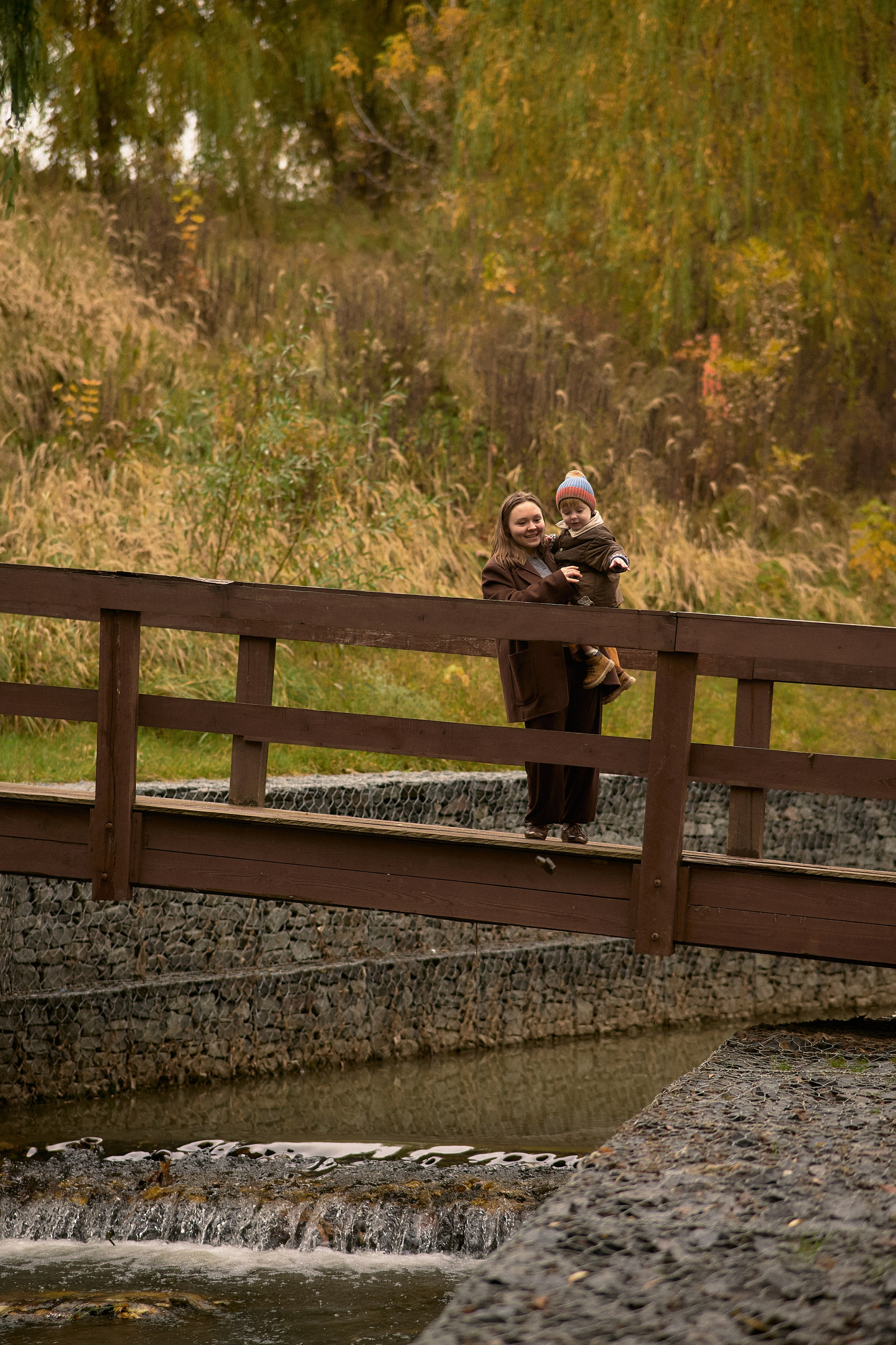 Света и Илюша под дождём. Семейный и свадебный lifestyle-фотограф в Москве Мария Петрова
