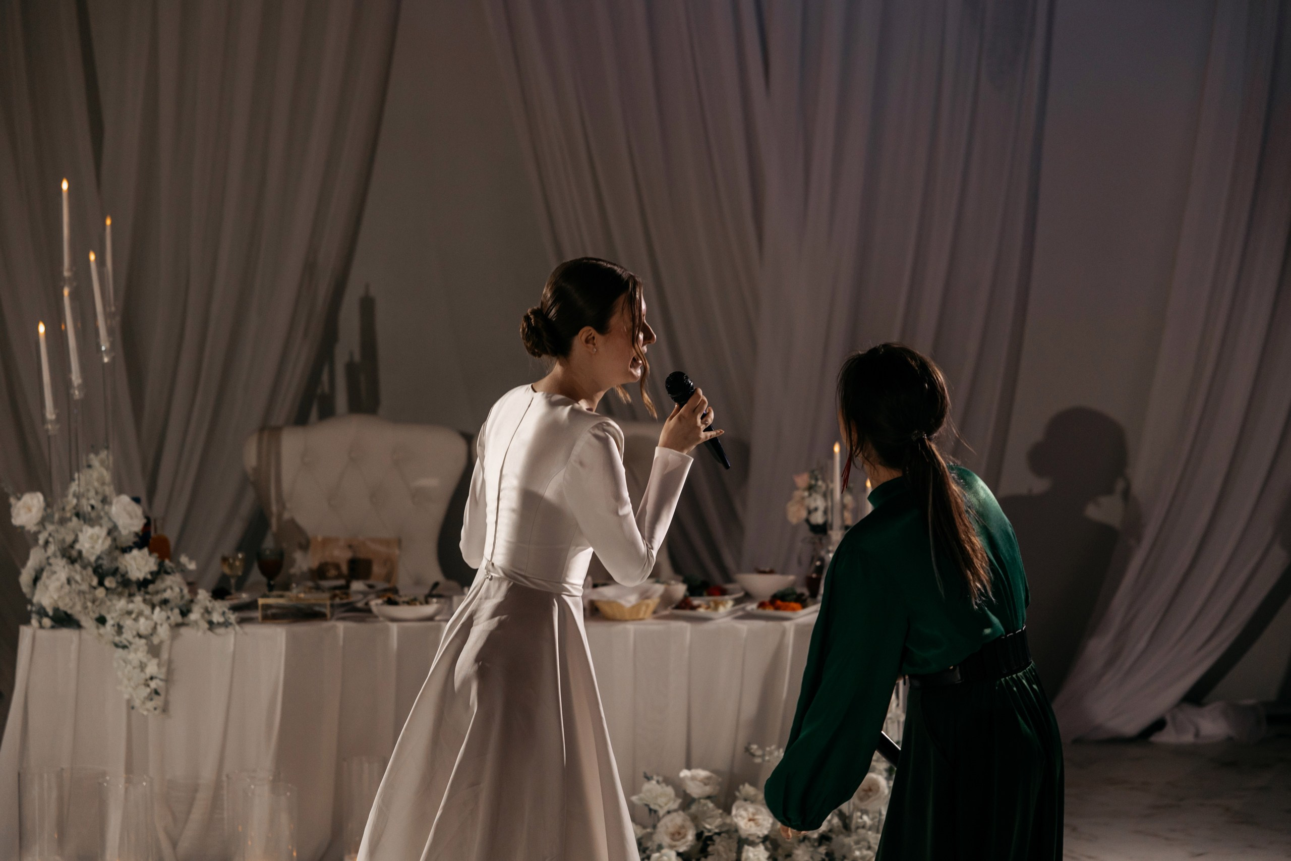 Свадебная фотосессия банкета. Свадебный и Семейный Фотограф в Гатчине и Санкт-Петербурге Виктория