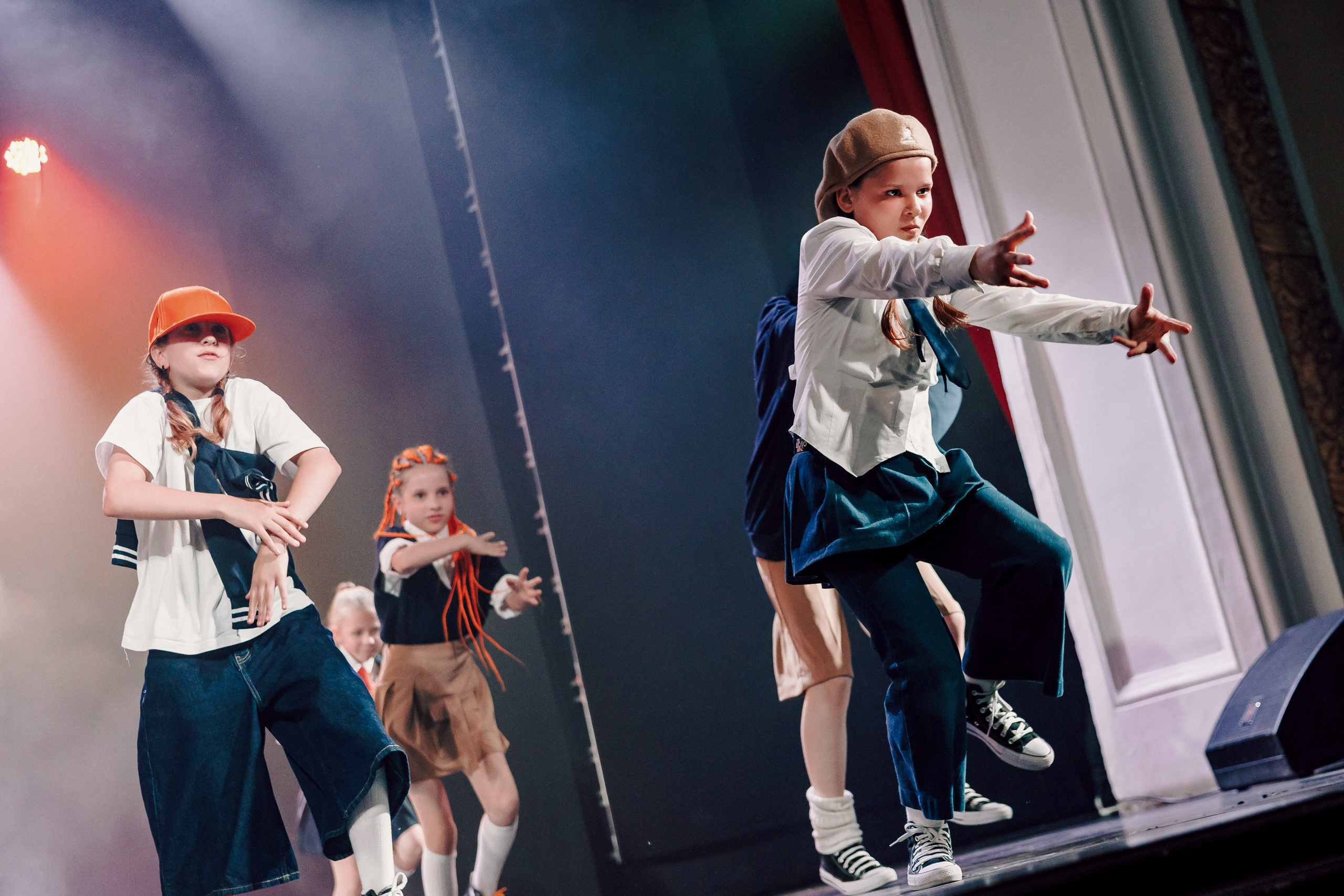 Отчётный концерт танцевальной школы «Red Rabbits» 2025. Лёшка Варзегов — фотограф