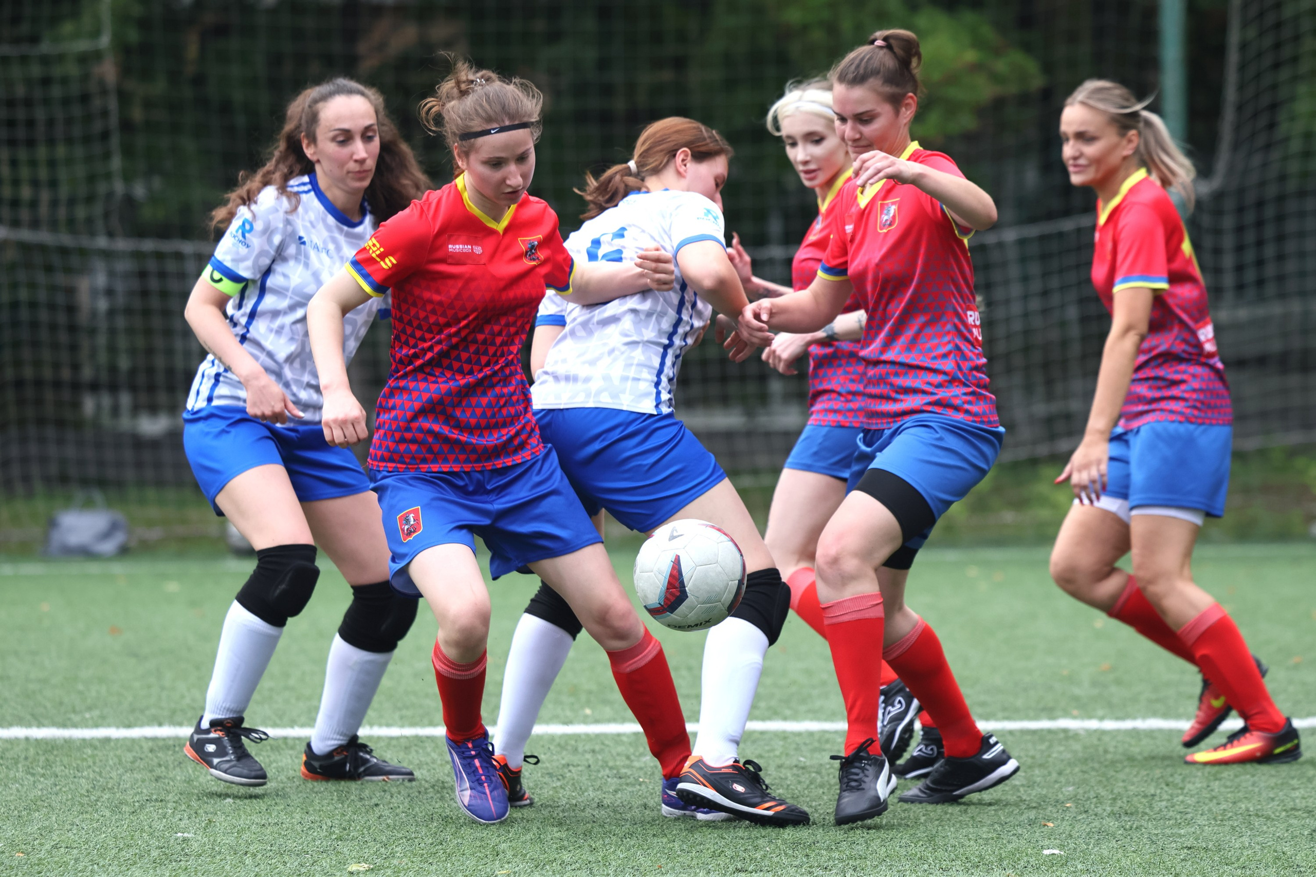 Футбол. Женская лига. Спортивный и репортажный фотограф Ермакова Светлана