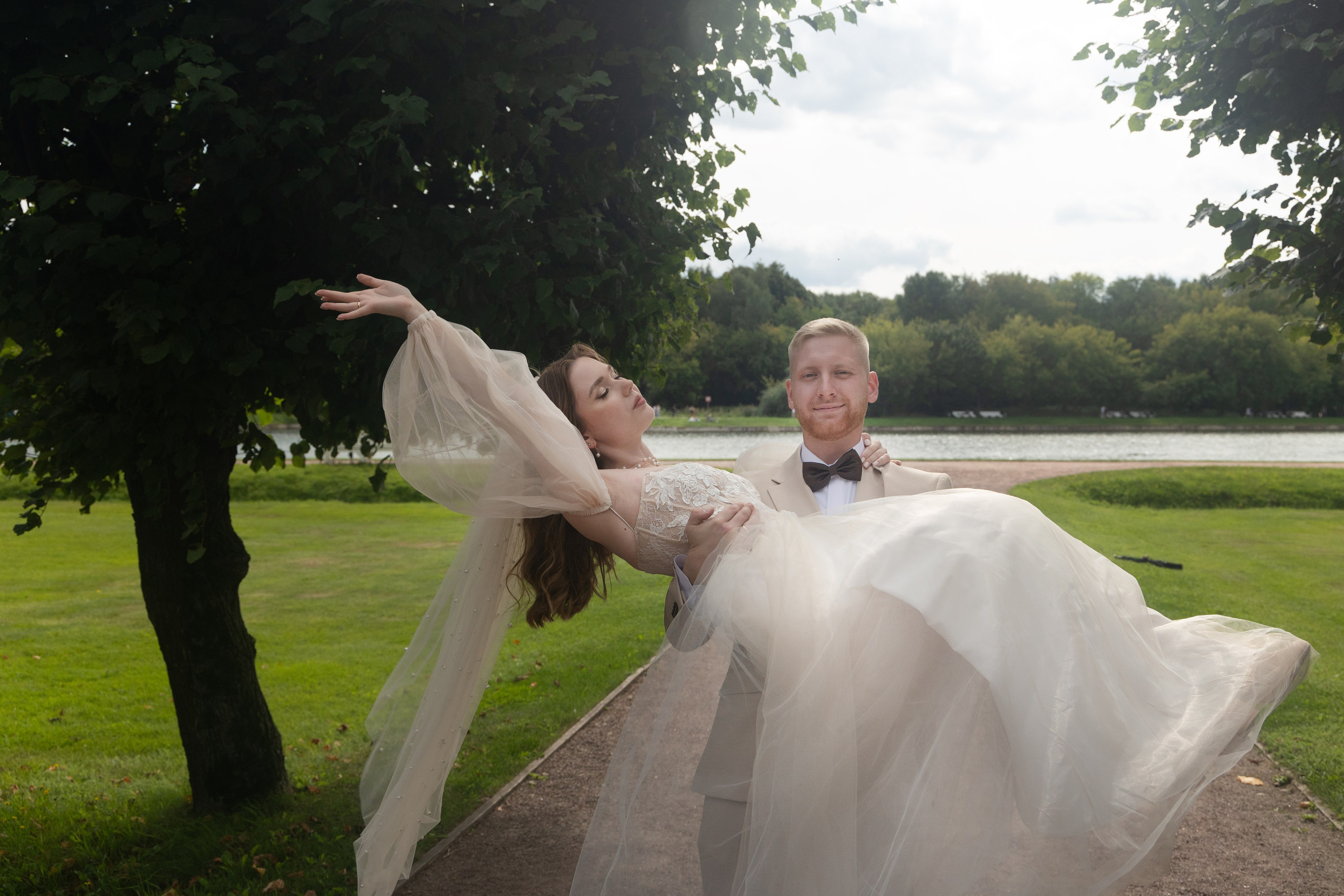 Свадебная фотосессия свадебный фотограф Татьяна Марсуверских свадебная фотопрогулка Москва Жуковский. Фотограф для маркетплейсов, фотоуслуги в Жуковском Татьяна Марсуверских
