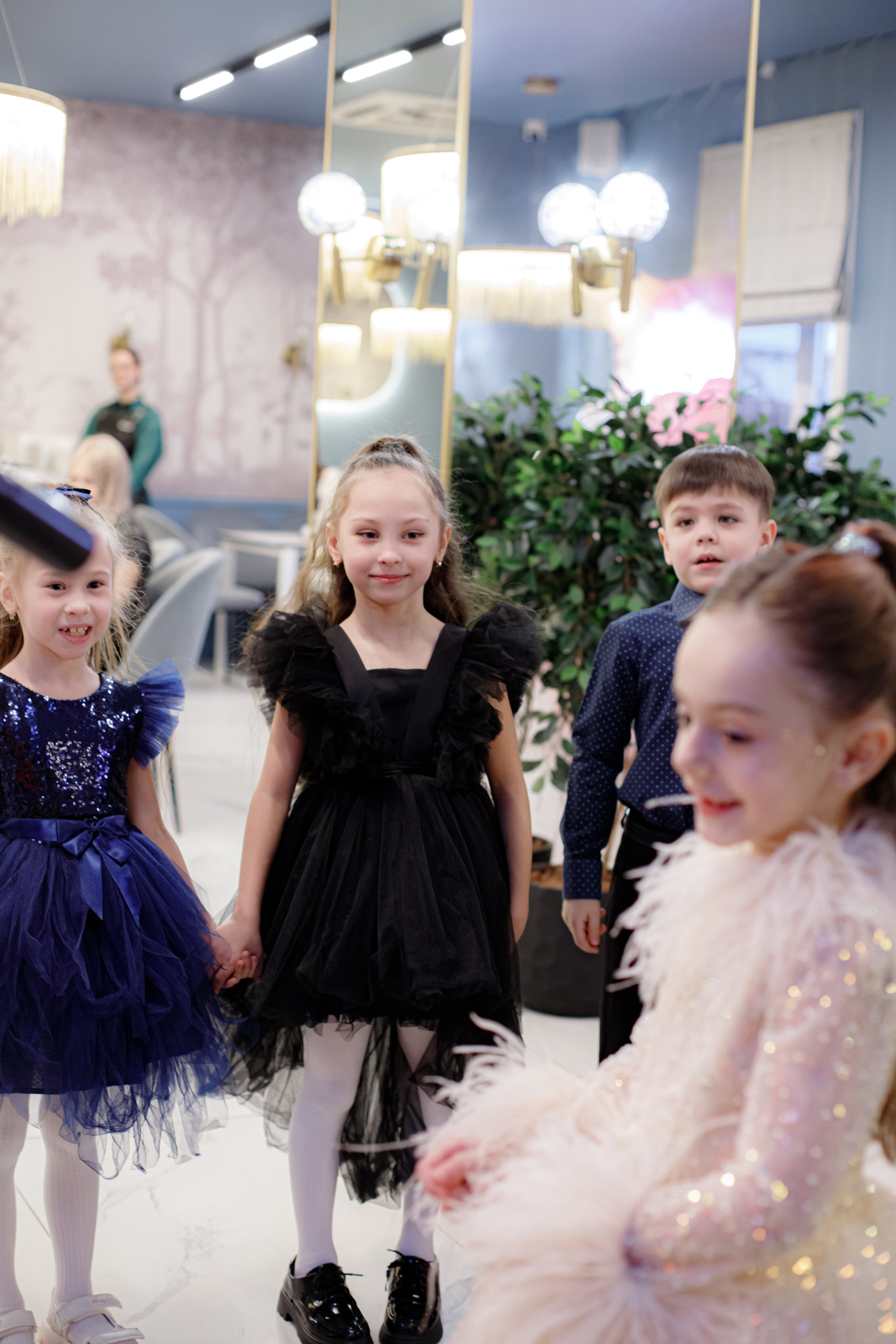 ASIA'S BIRTHDAY PARTY. Photokarish