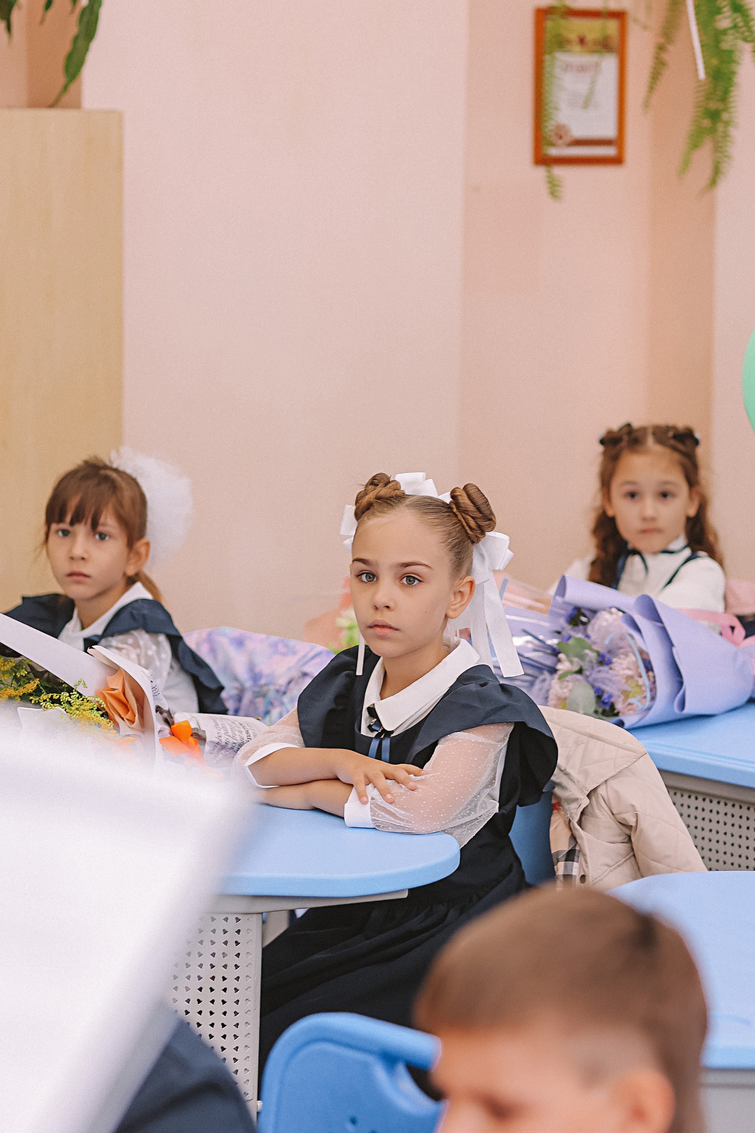 1 сентября линейка+кл час+портреты. Семейный фотограф Тюмень, фотограф на роды Салмина Мария