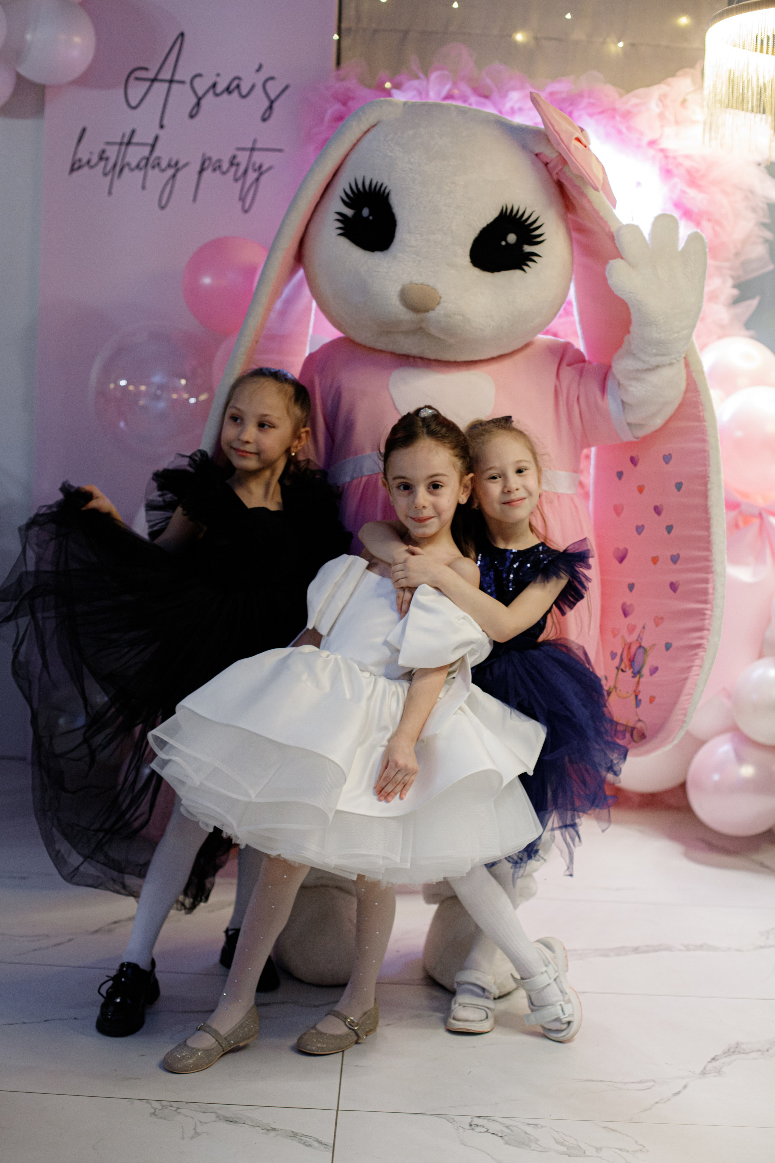 ASIA'S BIRTHDAY PARTY. Photokarish