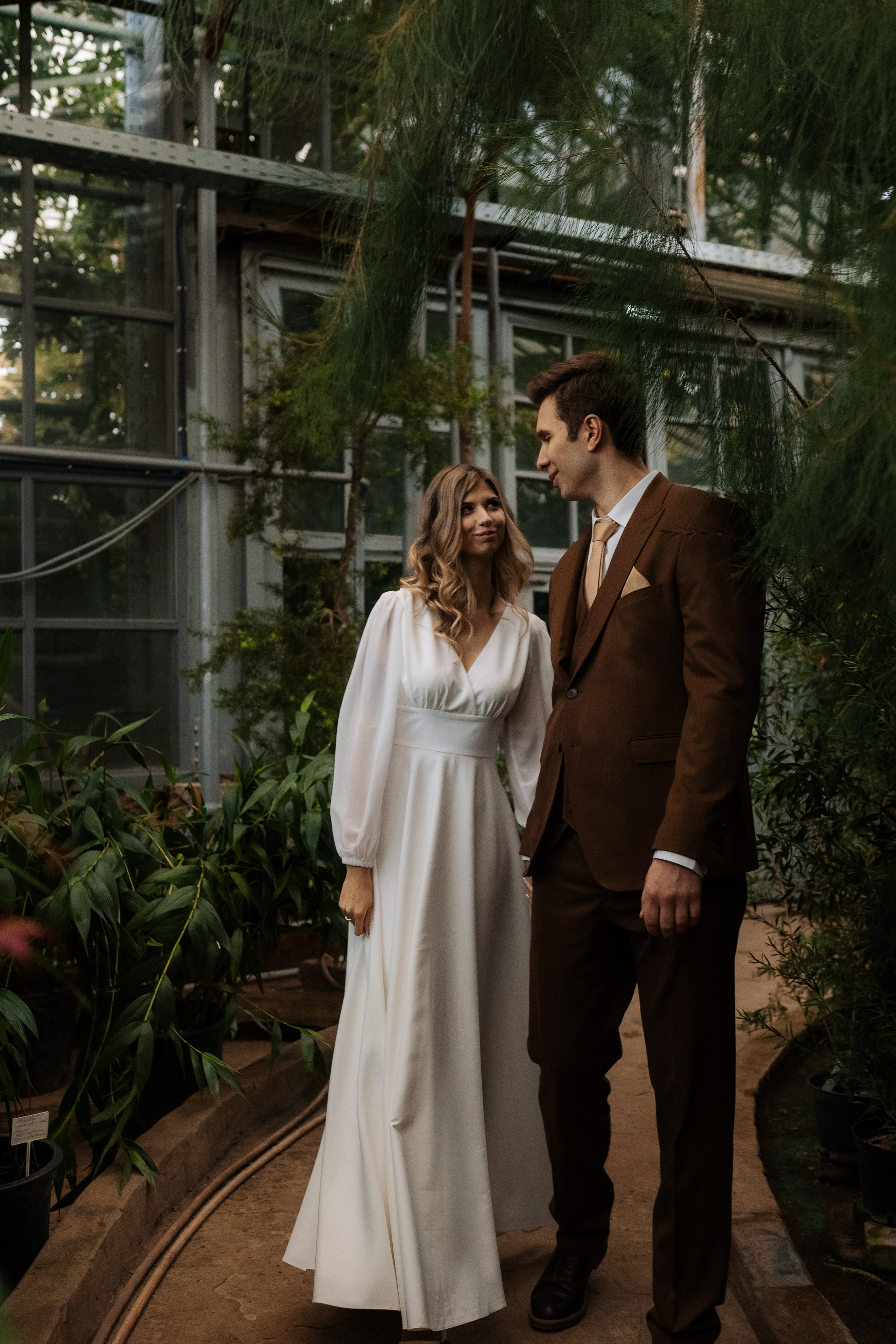 Свадебная фотосессия в оранжерее, Москва. Свадебный фотограф в Москве Анна Полушина