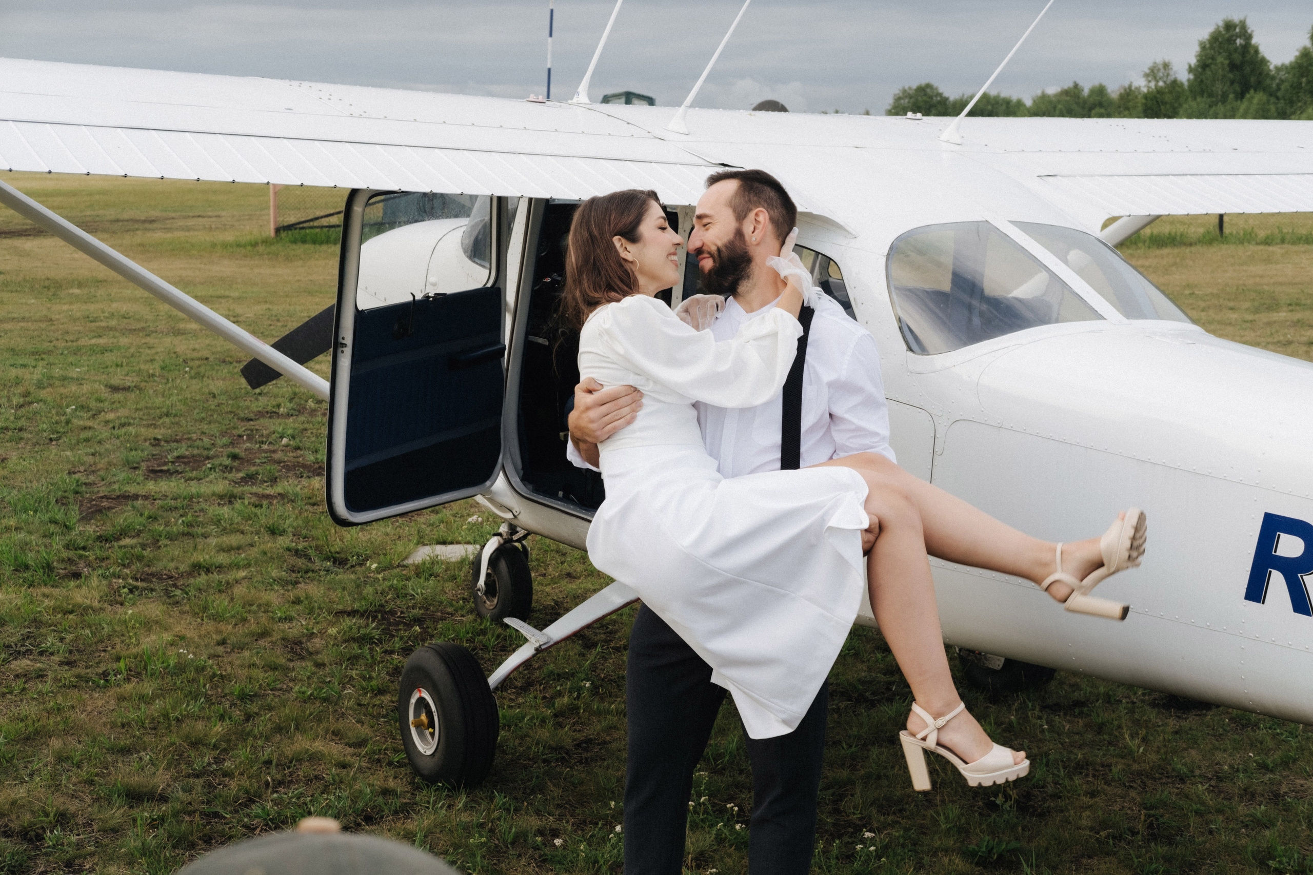 Flying love. Свадебный фотограф в Екатеринбурге — заказ профессиональной фотосесии, все виды фотосъемки