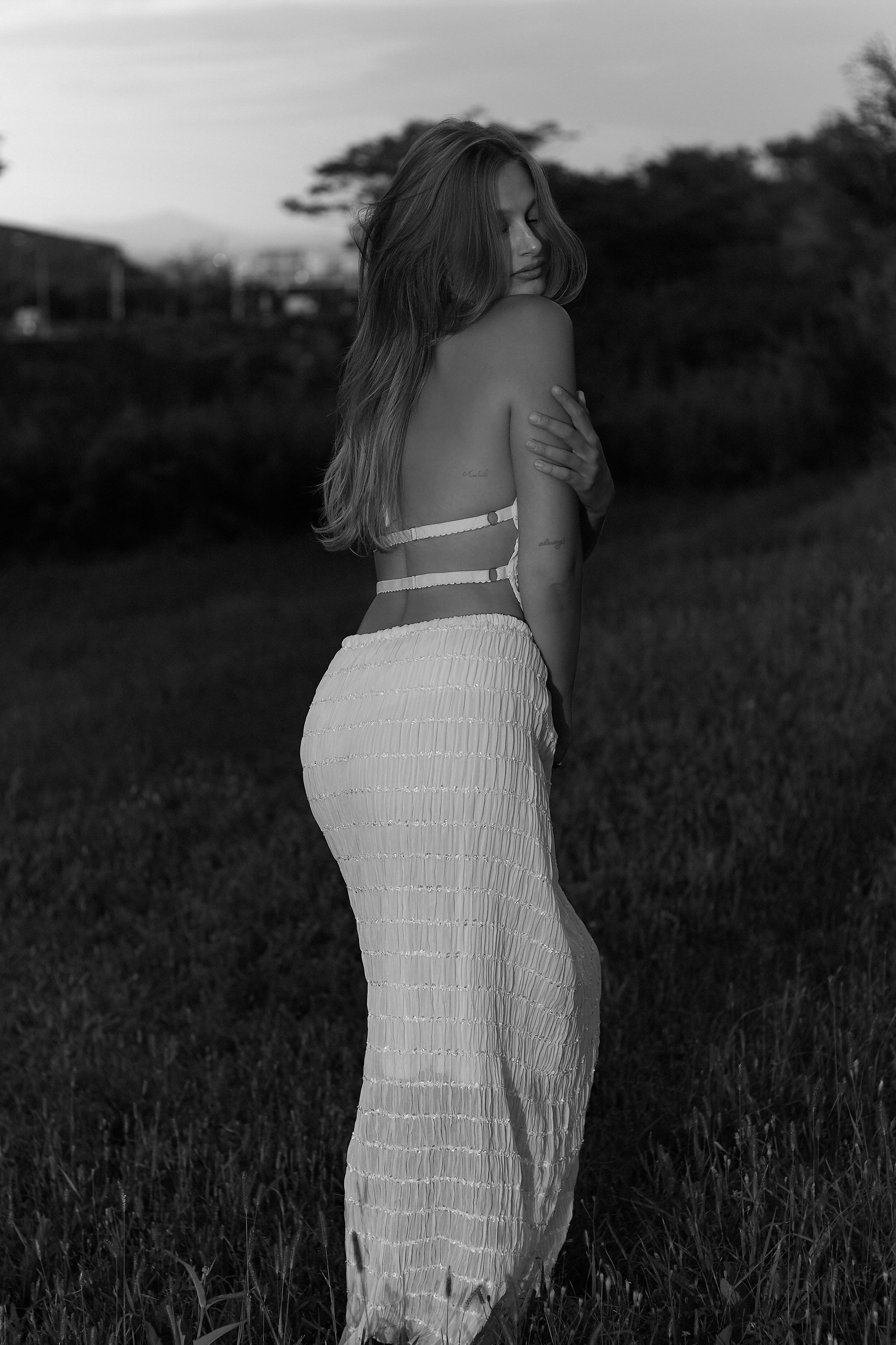 фотосессия девушки в поле